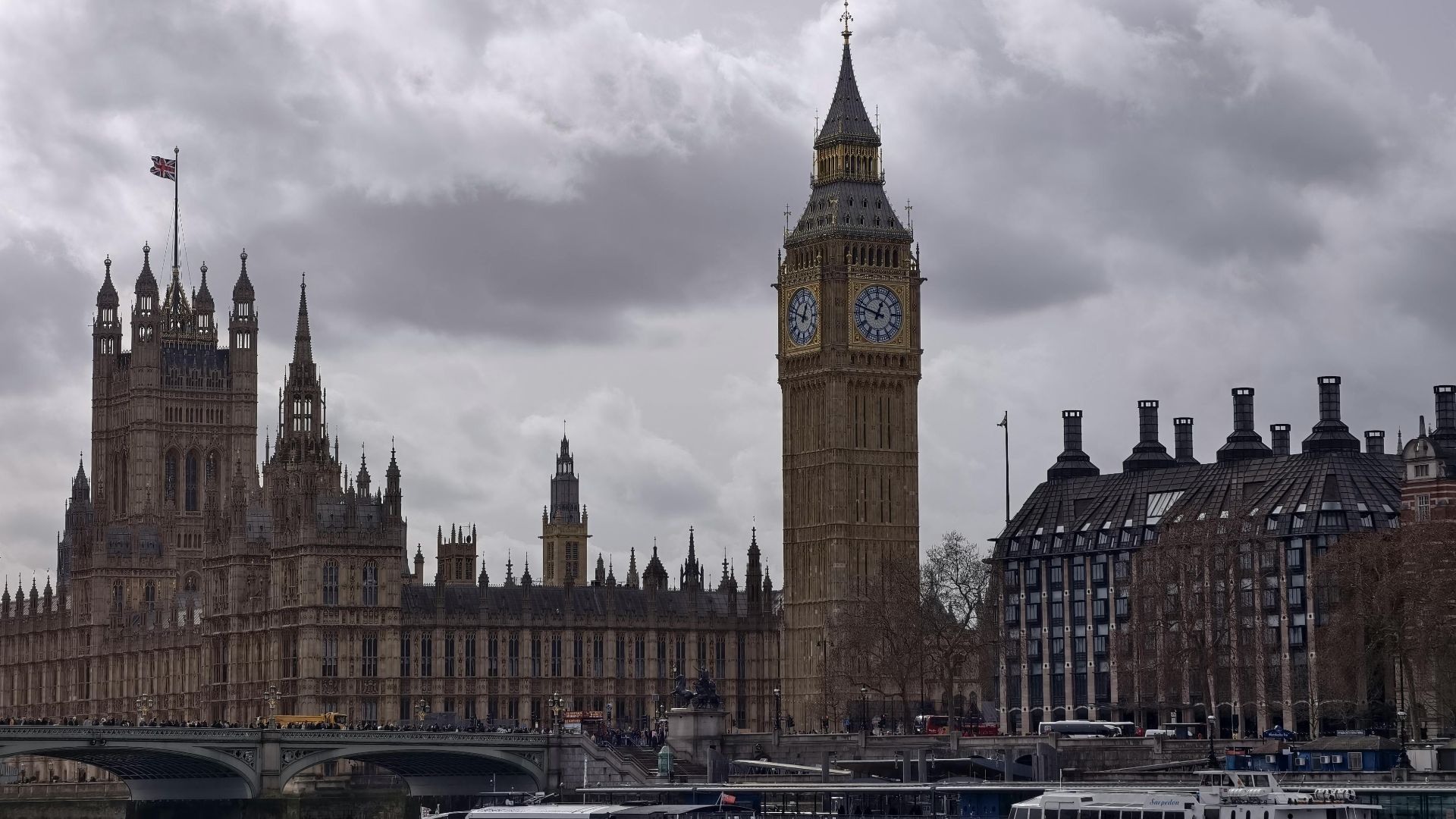 Stunning view of Big Ben and the Houses of Parliament in London, with boats on the River Thames.