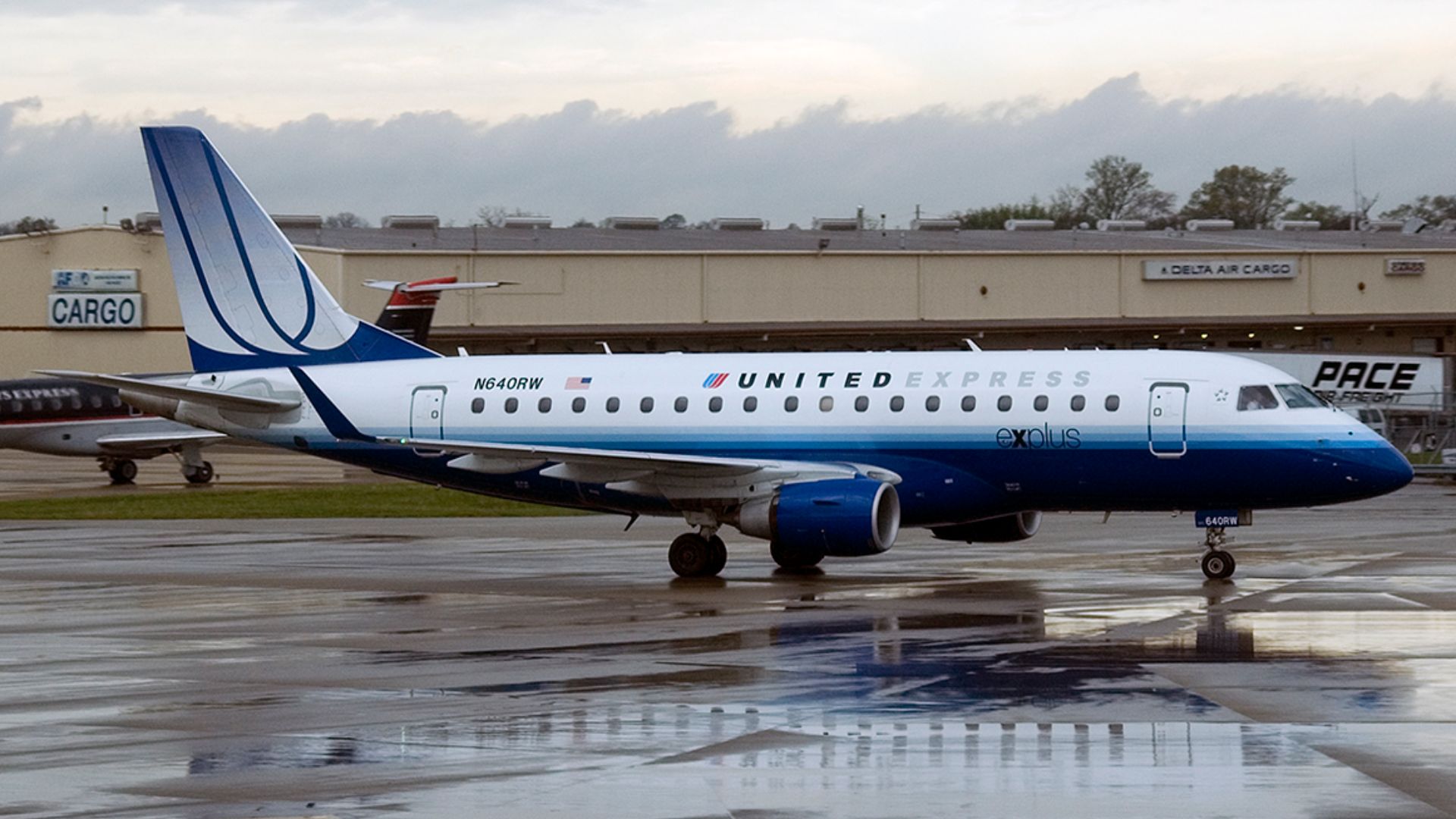 Shuttle America Embraer 170 N640RW in United Express livery