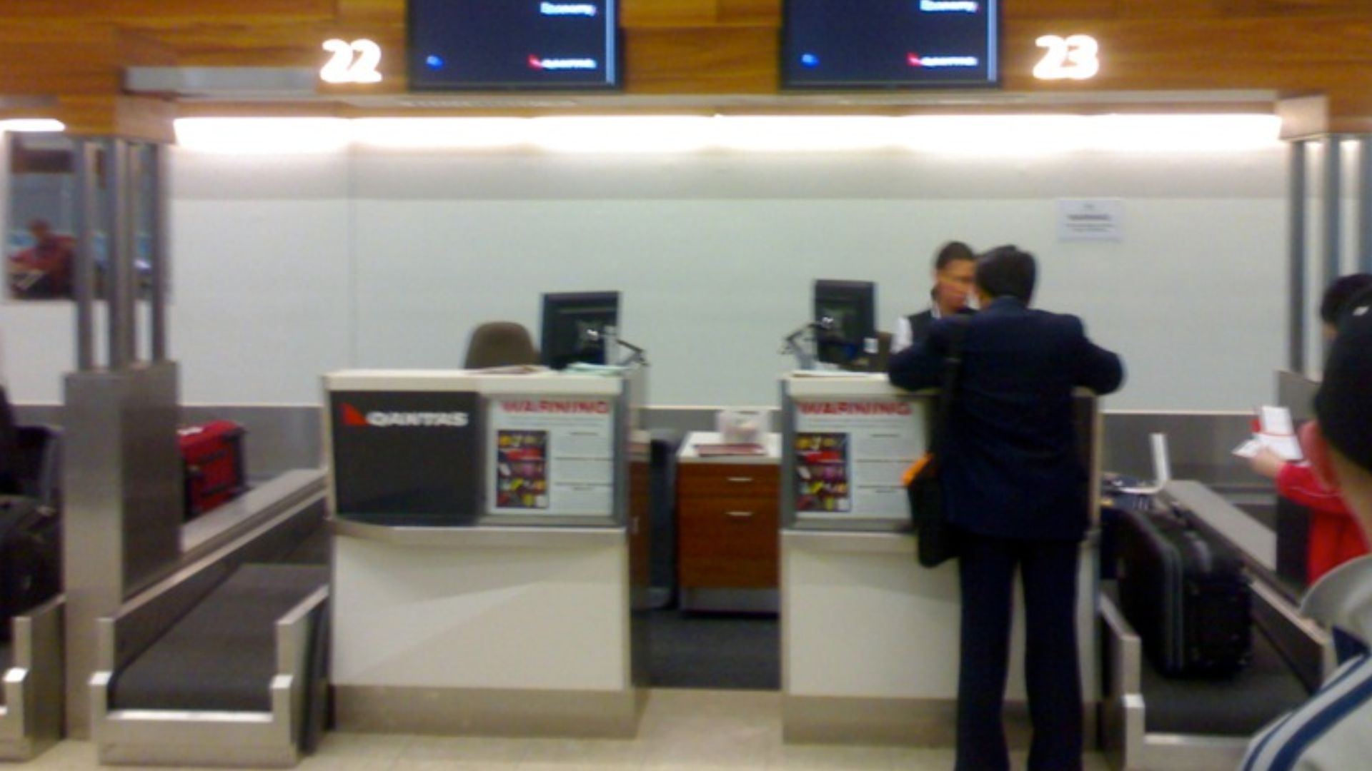 Qantas check in at Adelaide Airport