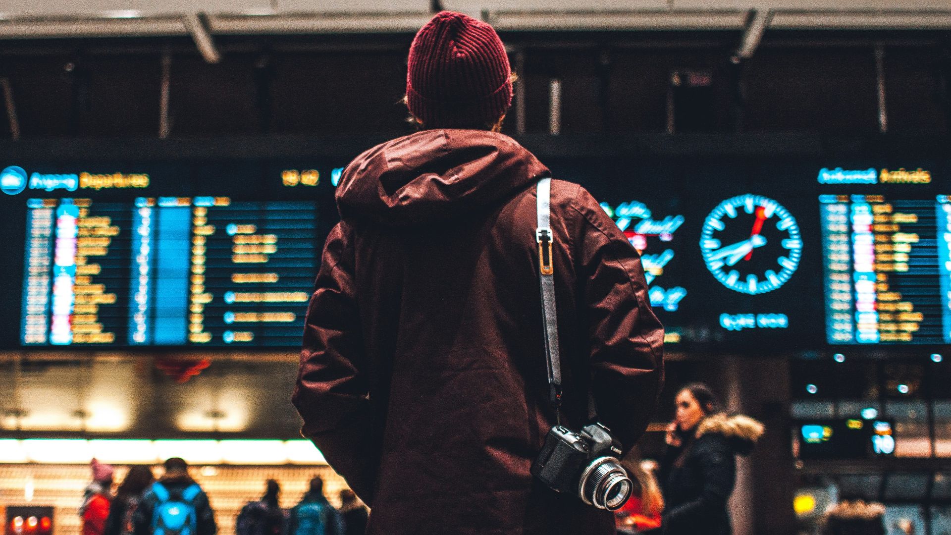 person looking up to the flight schedules