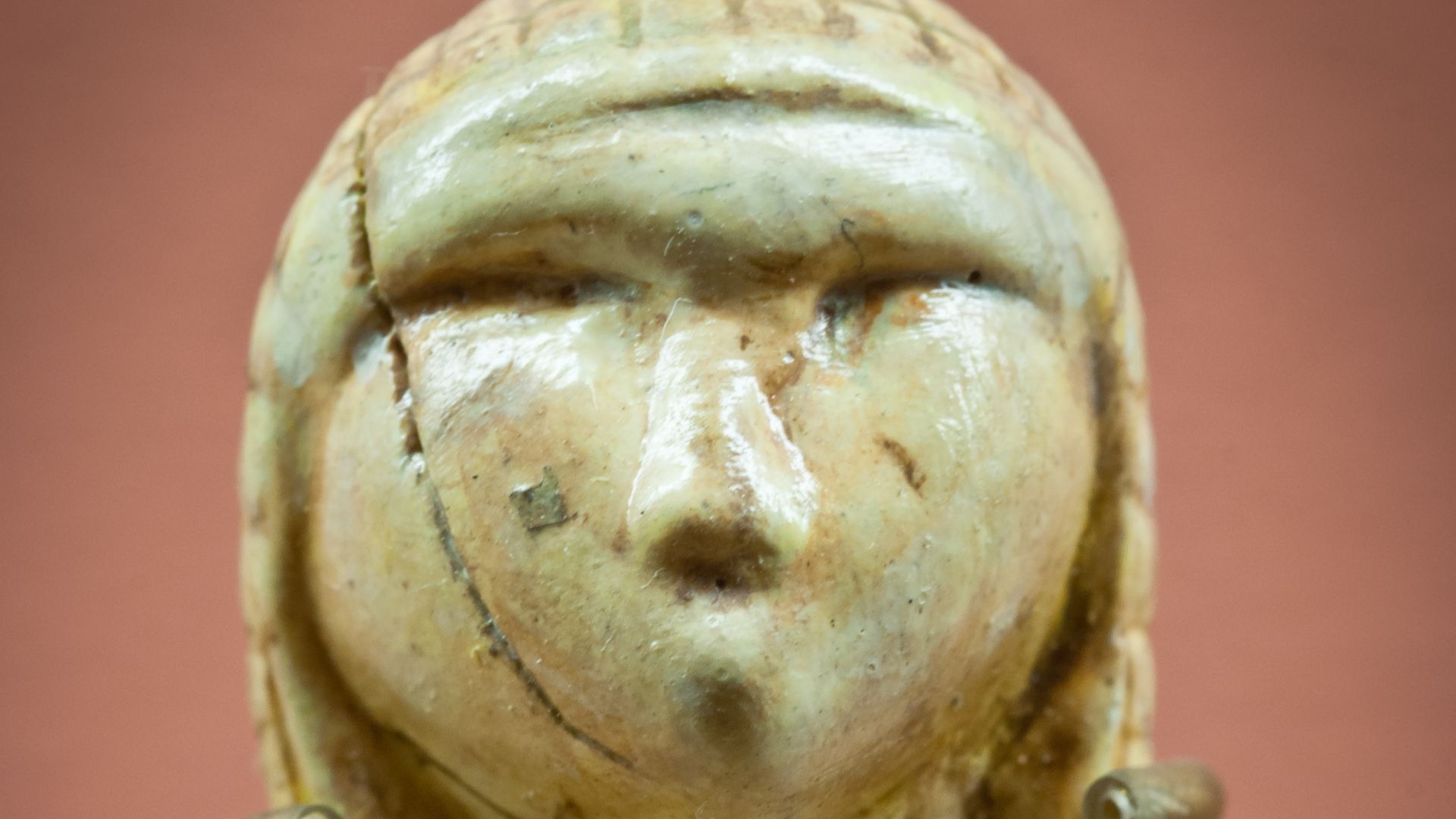 Dame de Brassempouy, conservée au Musée d'Archéologie Nationale à Saint-Germain en Laye