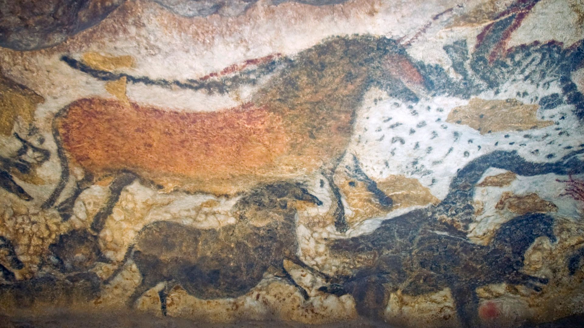 Reproductions of some Lascaux artworks in Lascaux II.