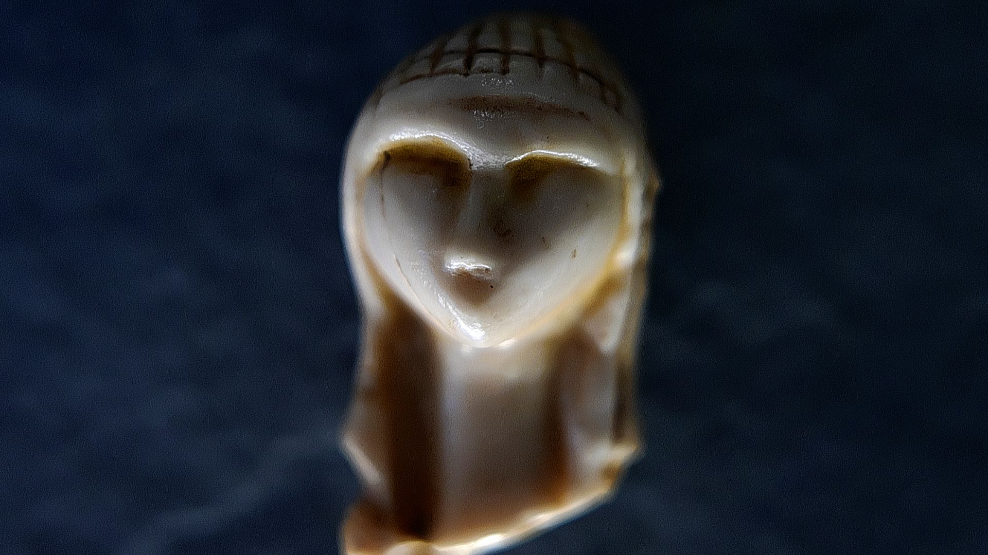 Museo Nacional y Centro de Investigación de Altamira. Reproducción de la Dama de Brassempouy, periodo Gravetiense (33.000-22.000 a.C.).