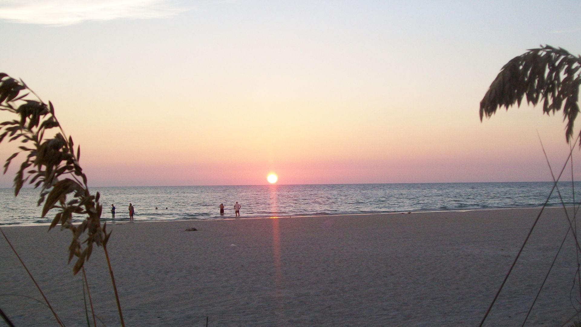 A picture of a nice sunset from around Treasure Island, FL.