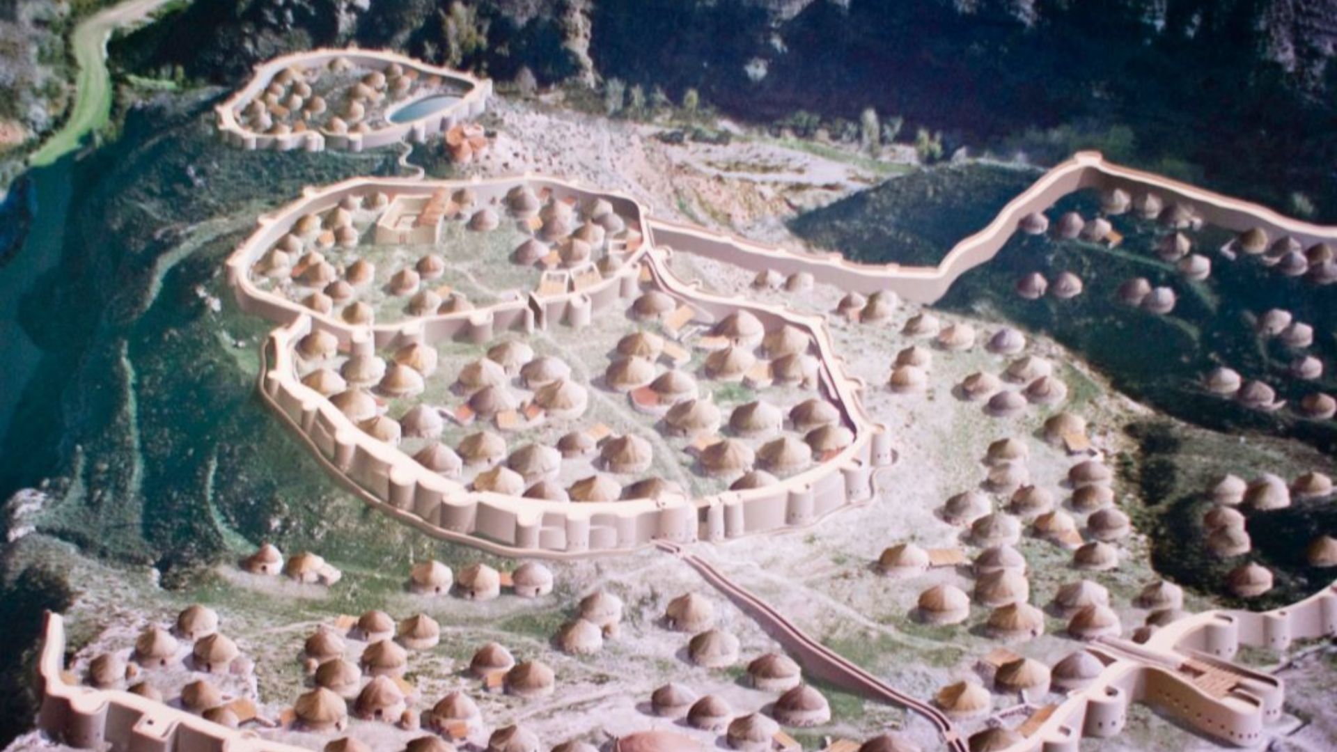 Pintura situada en el centro de recepción de visitantes de los Millares.