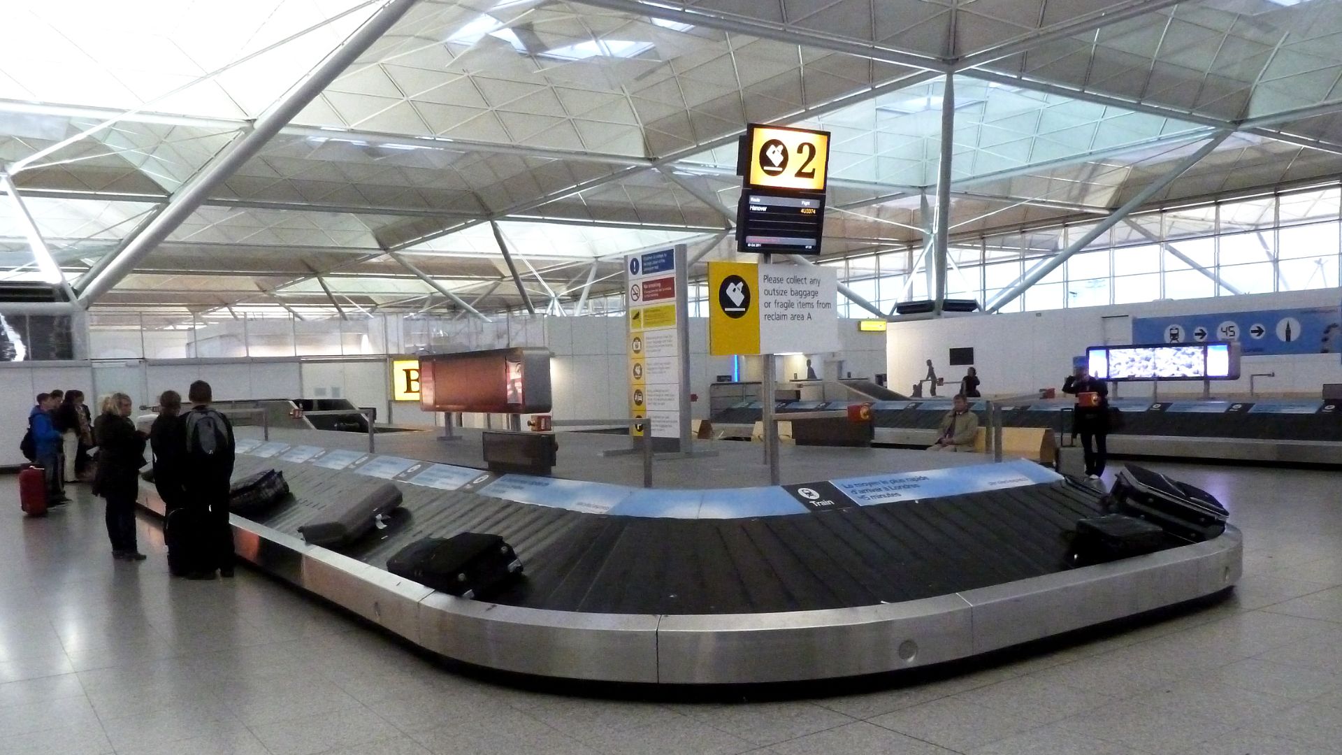Gepäckausgabe am Stansted Airport im Oktober 2011.