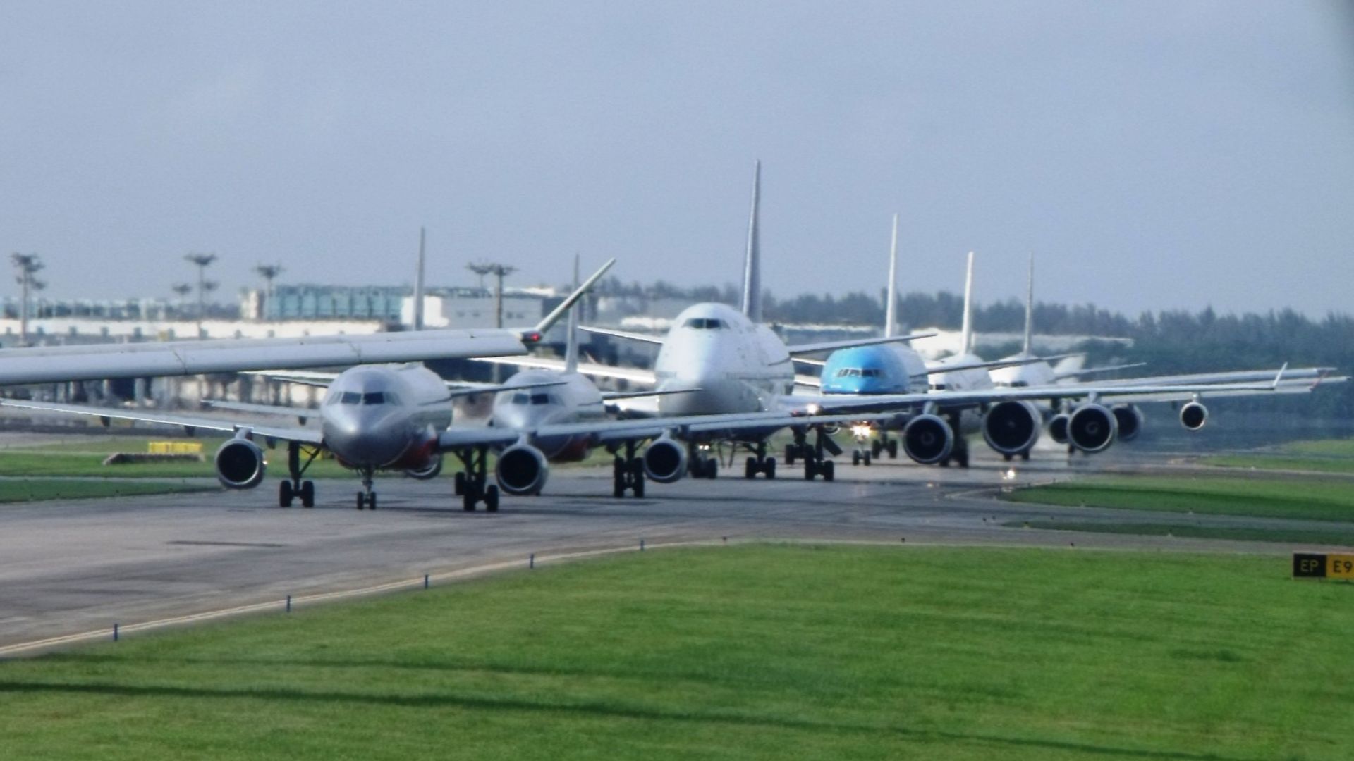 Planes queue on the taxiway in Singapore while Air TC changes the operating direction of the runway. In shot are two Jetstar A320s, a Lufthansa 747-400 and a KLM Boeing 777. Can't remember what else was in line.