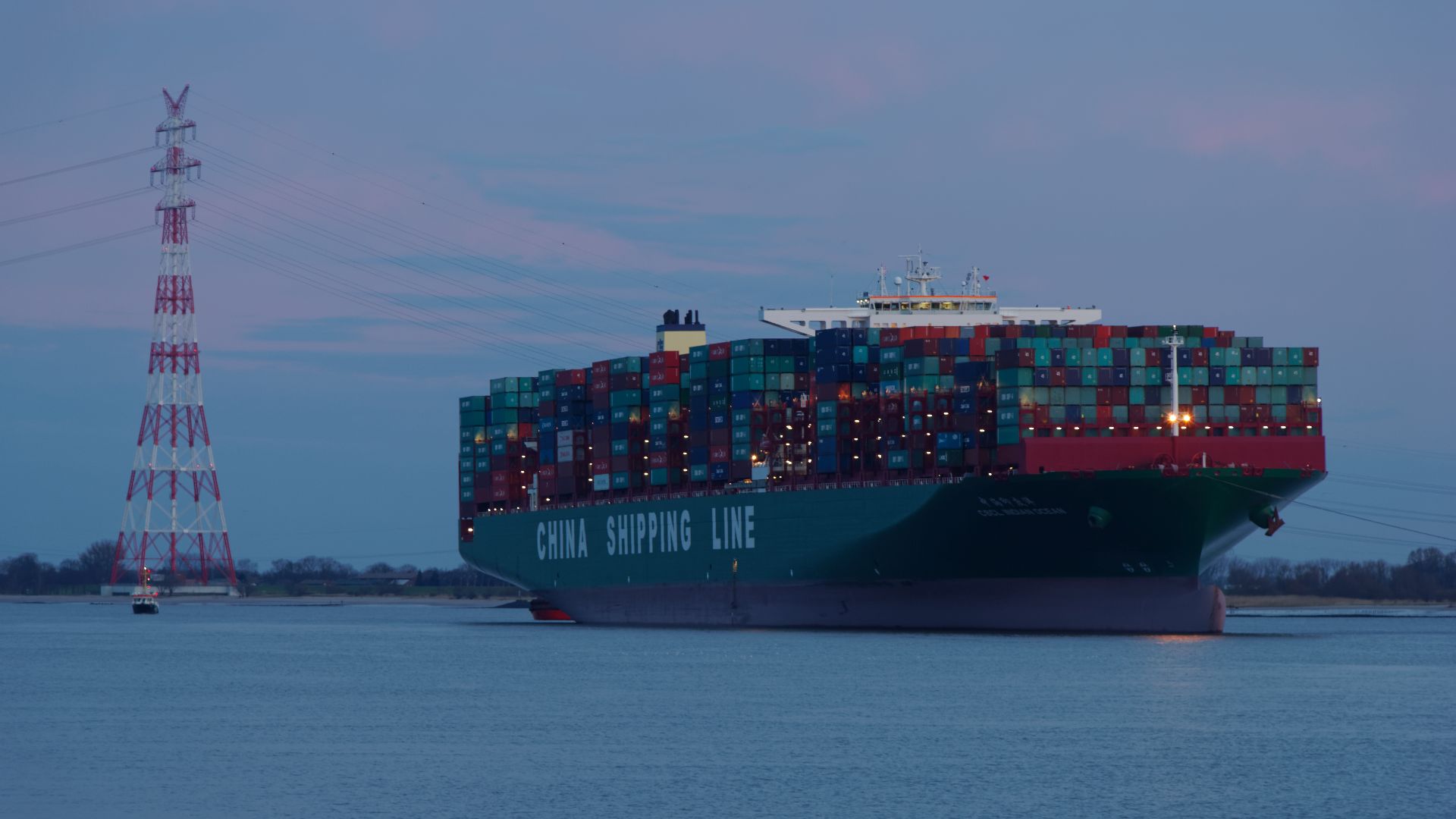 Contship CSCL Indian Ocean aground near Grünendeich