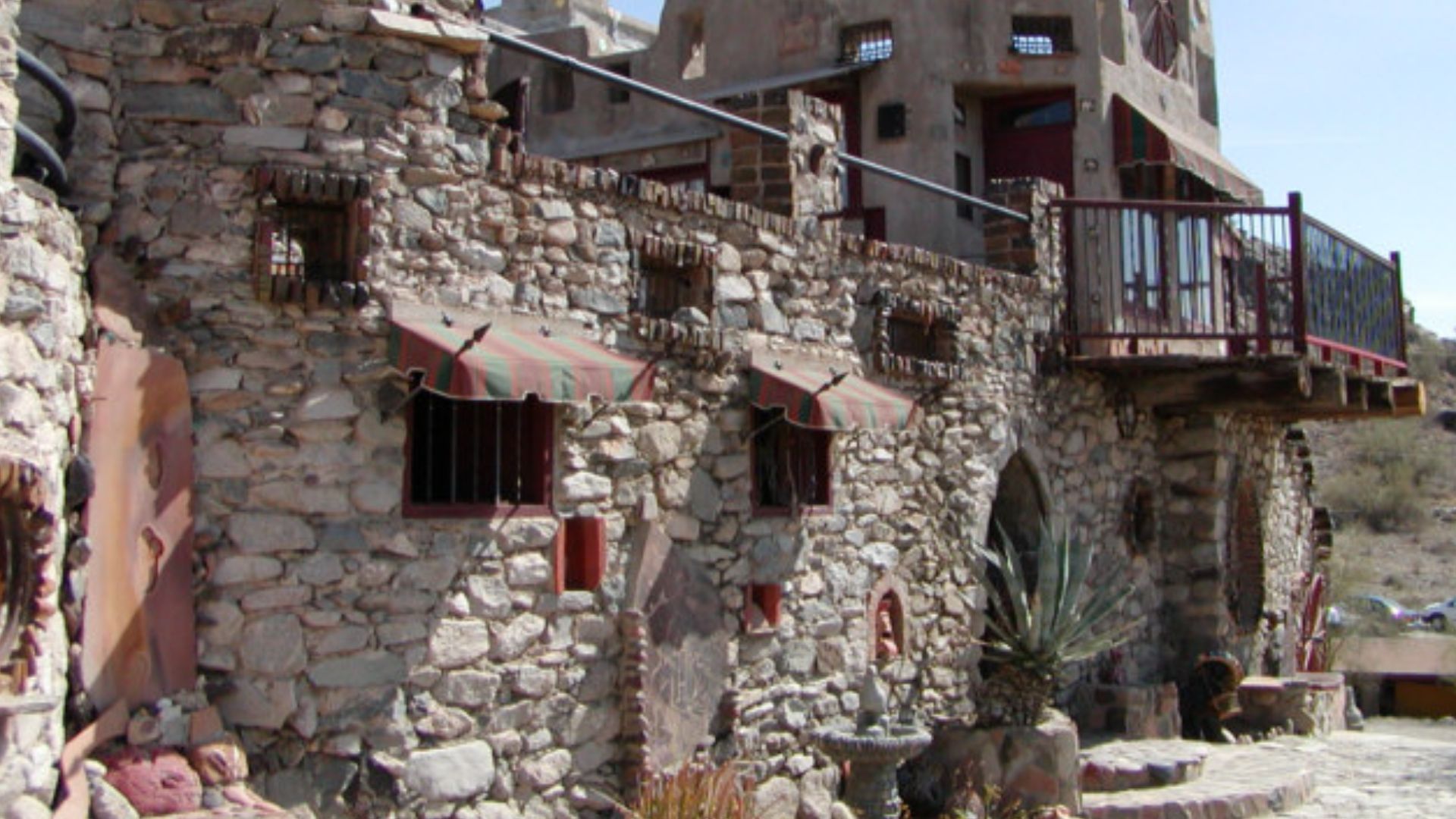 File:Mystery Castle Phoenix Arizona2.jpg