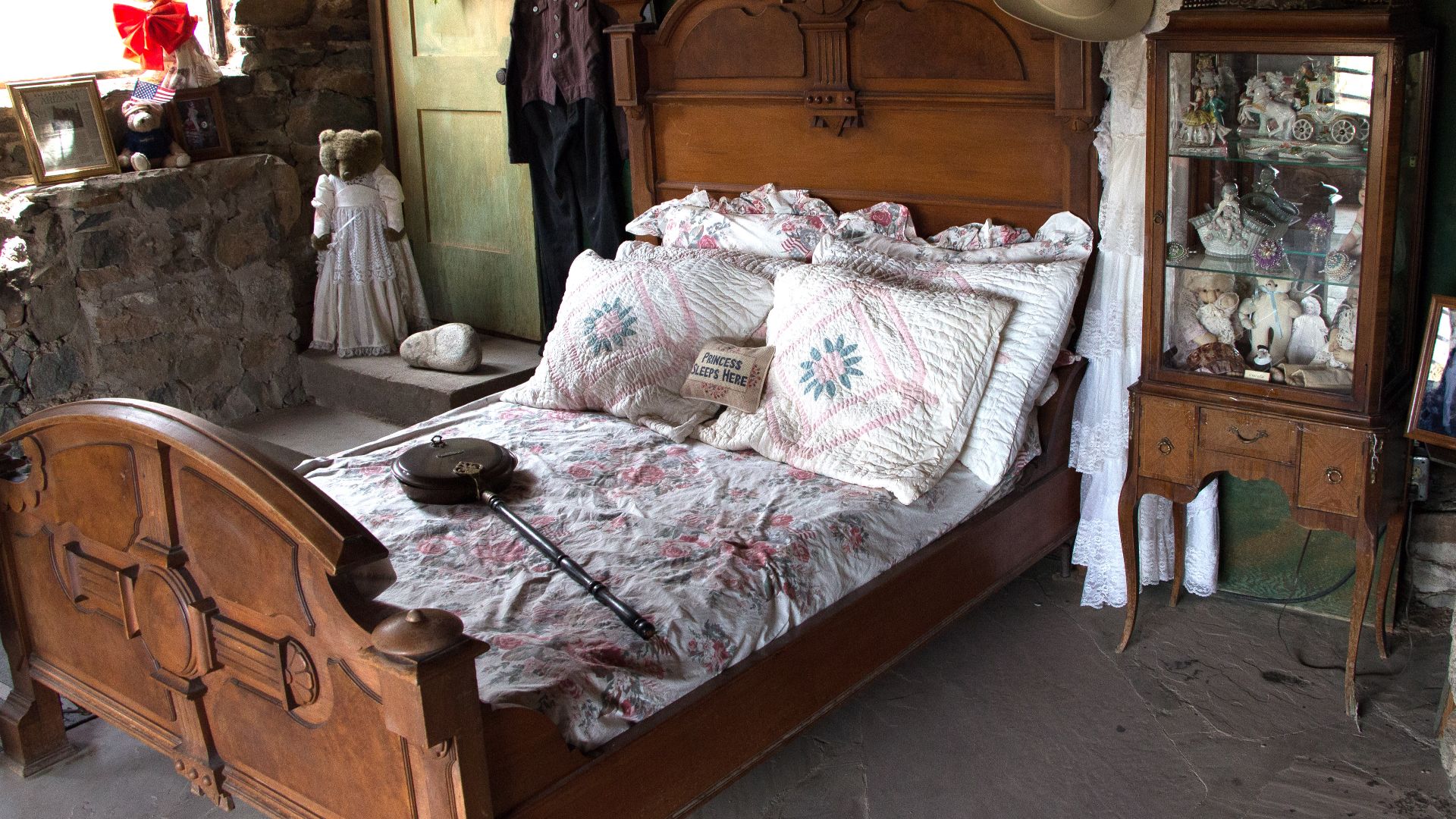 File:Mary Lou's Bedroom (14449284063).jpg