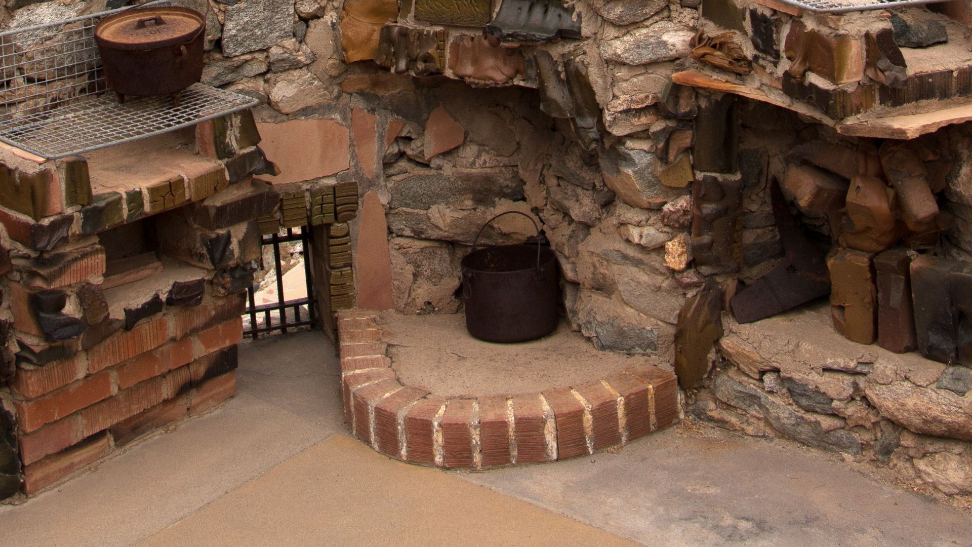 File:Outdoor Cooking Area (14242636647).jpg