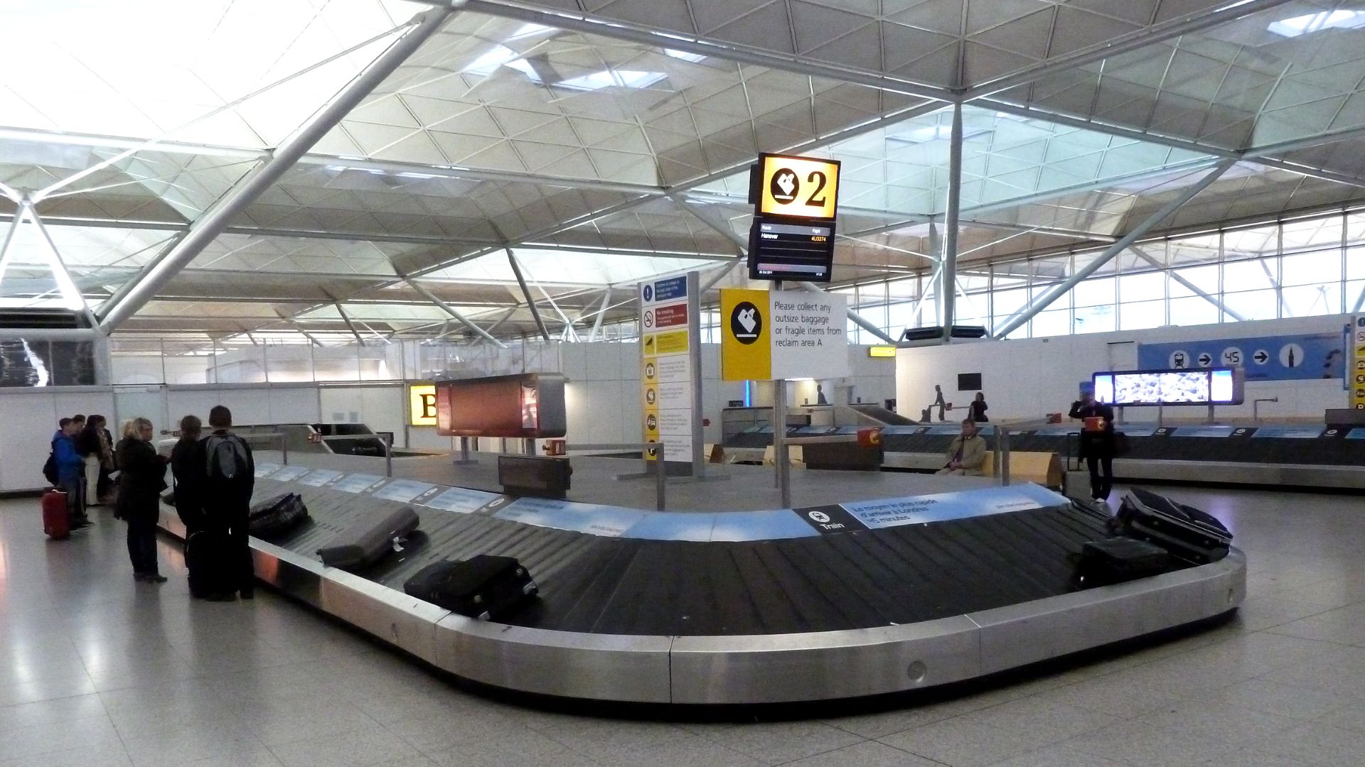 Gepäckausgabe am Stansted Airport im Oktober 2011.