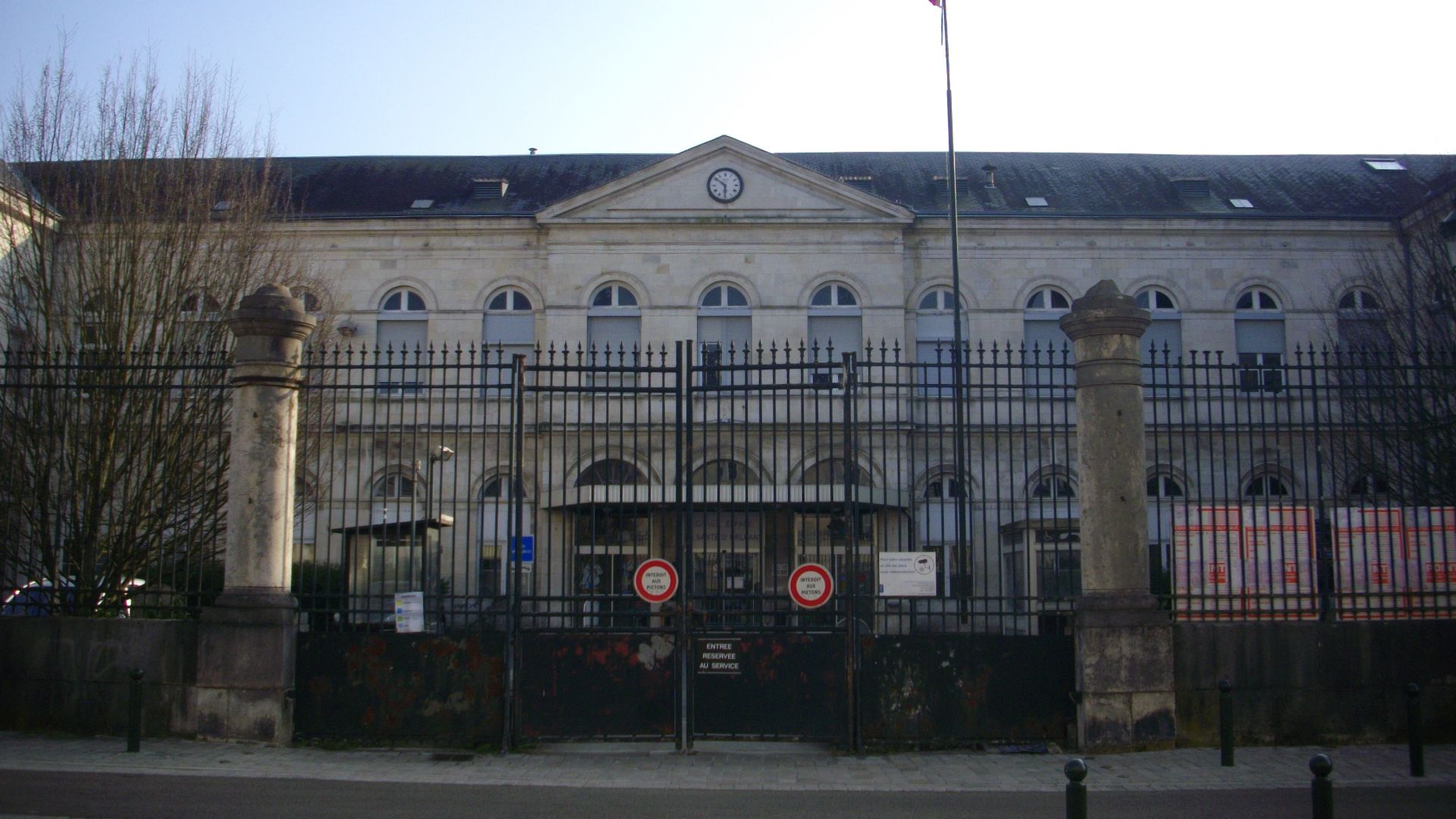 File:Orléans – hôpital Porte Madeleine (01).jpg