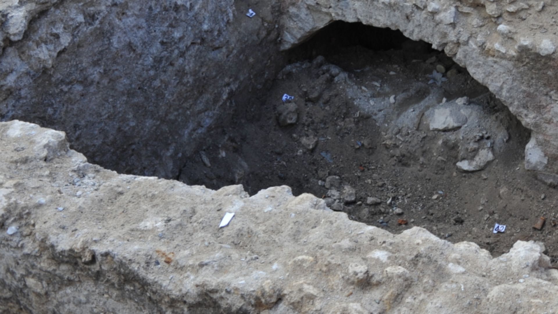 File:Orléans chantier tram B fouilles archéologiques 08.jpg