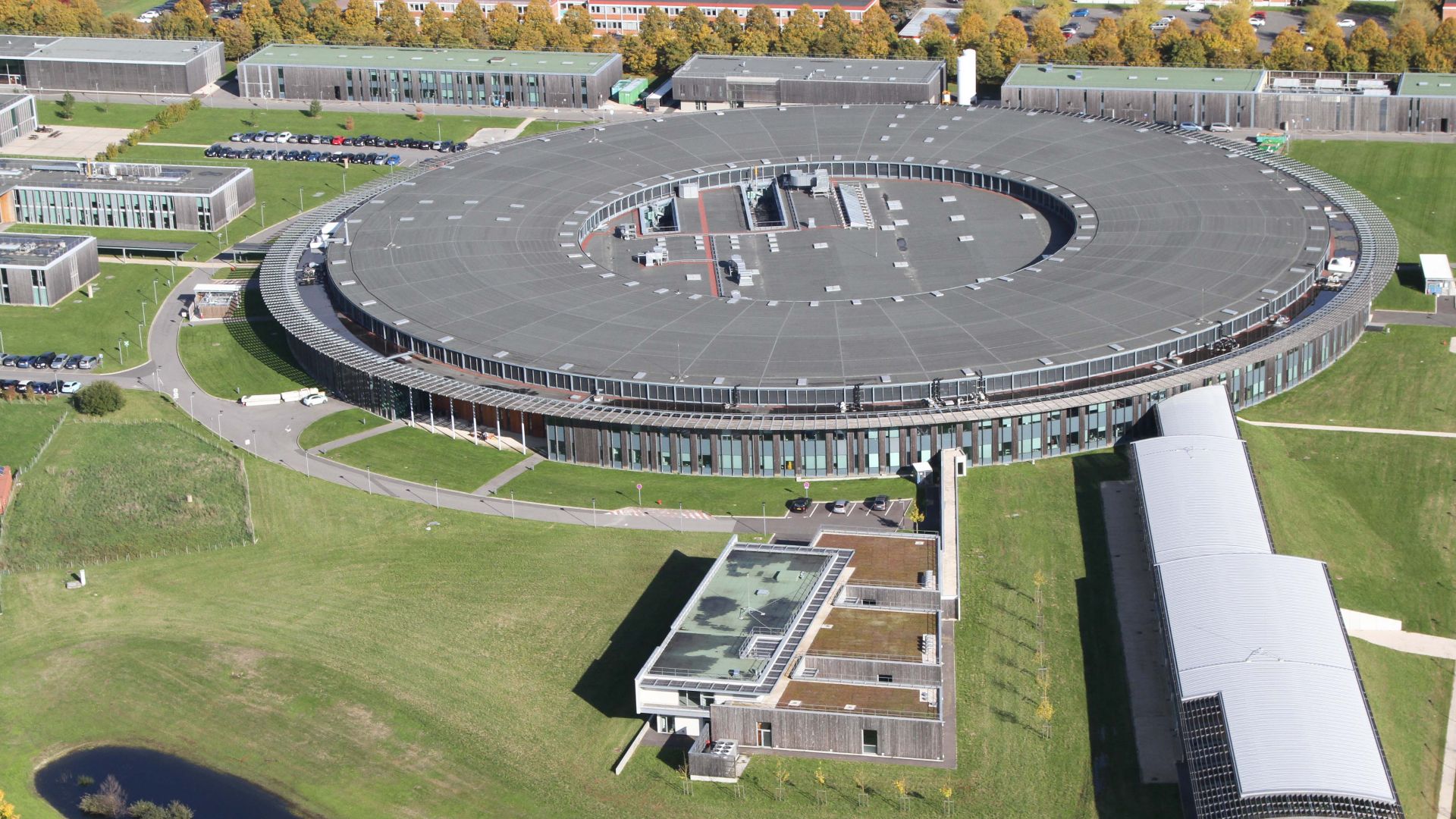 File:Aerial view of Synchrotron SOLEIL.jpg