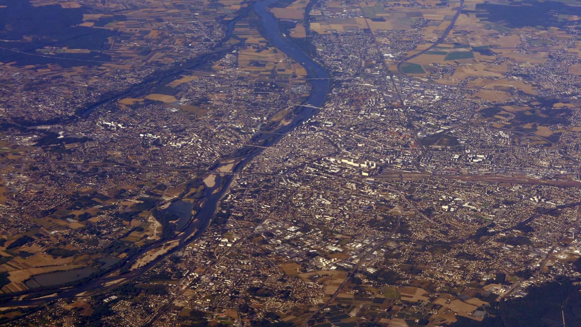 File:ORLEANS From Flight ORY-MAD 737 EC-LQX (7951291066).jpg