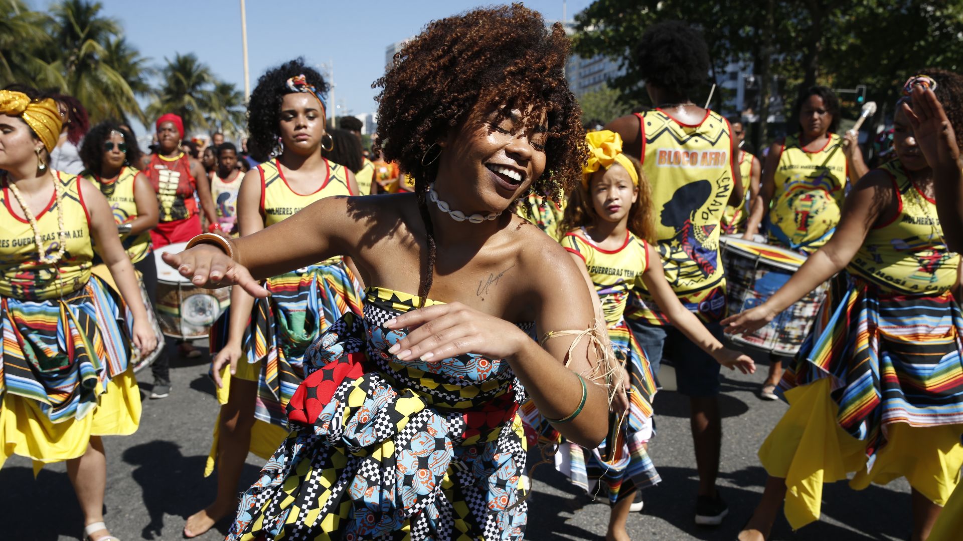 Rio de Janeiro - Mulheres marcham em Copacabana para celebrar dia da Mulher Negra Latino-americana e Caribenha durante a 3ª Marcha das Mulheres Negras no Centro do Mundo (Tânia Rêgo/Agência Brasil)