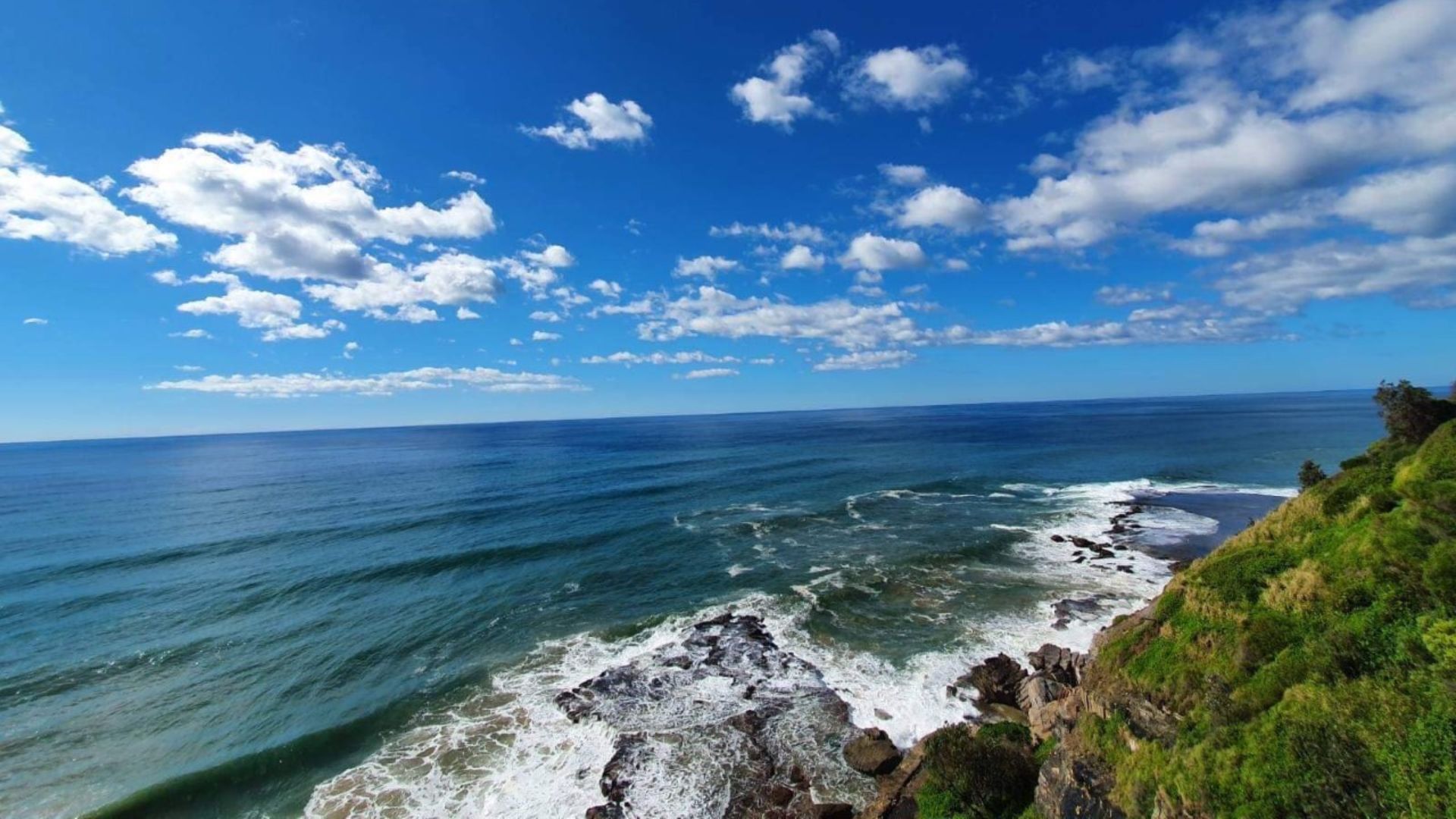 File:View of Pacific Ocean Close to Sydney.jpg