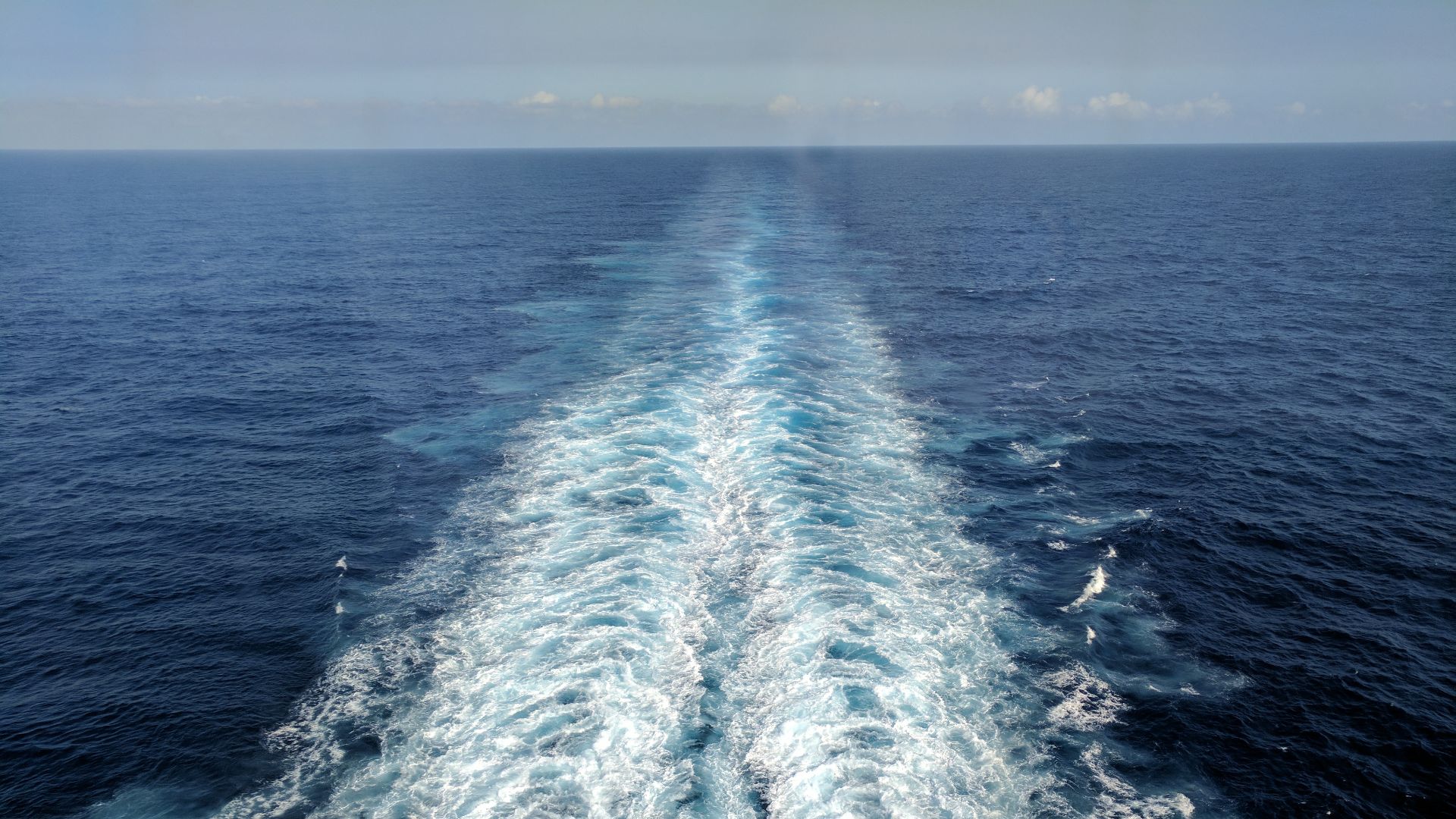 File:Somewhere in the Atlantic Ocean.jpg