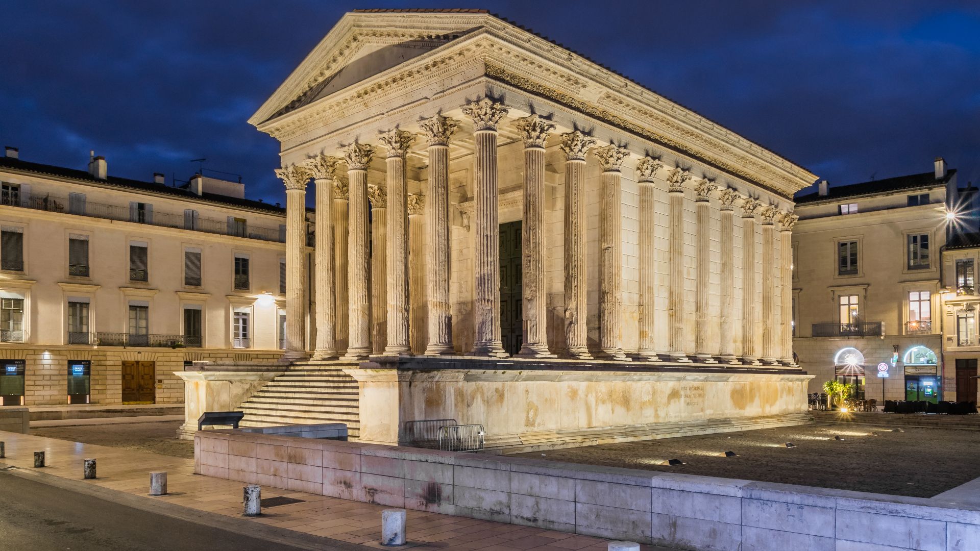 File:Maison Carree in Nimes (16).jpg