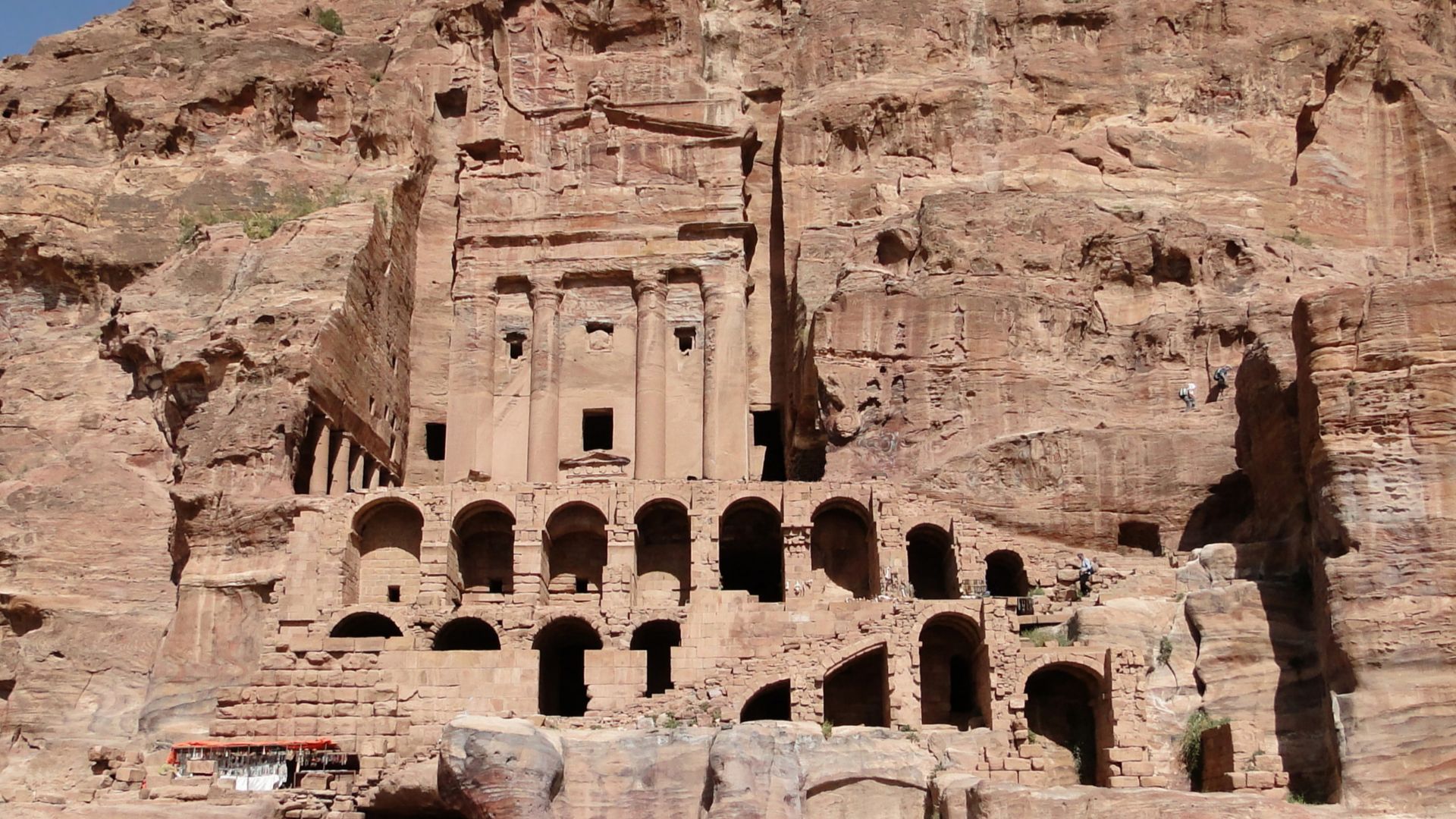 File:Urn Tomb, Petra 01.jpg