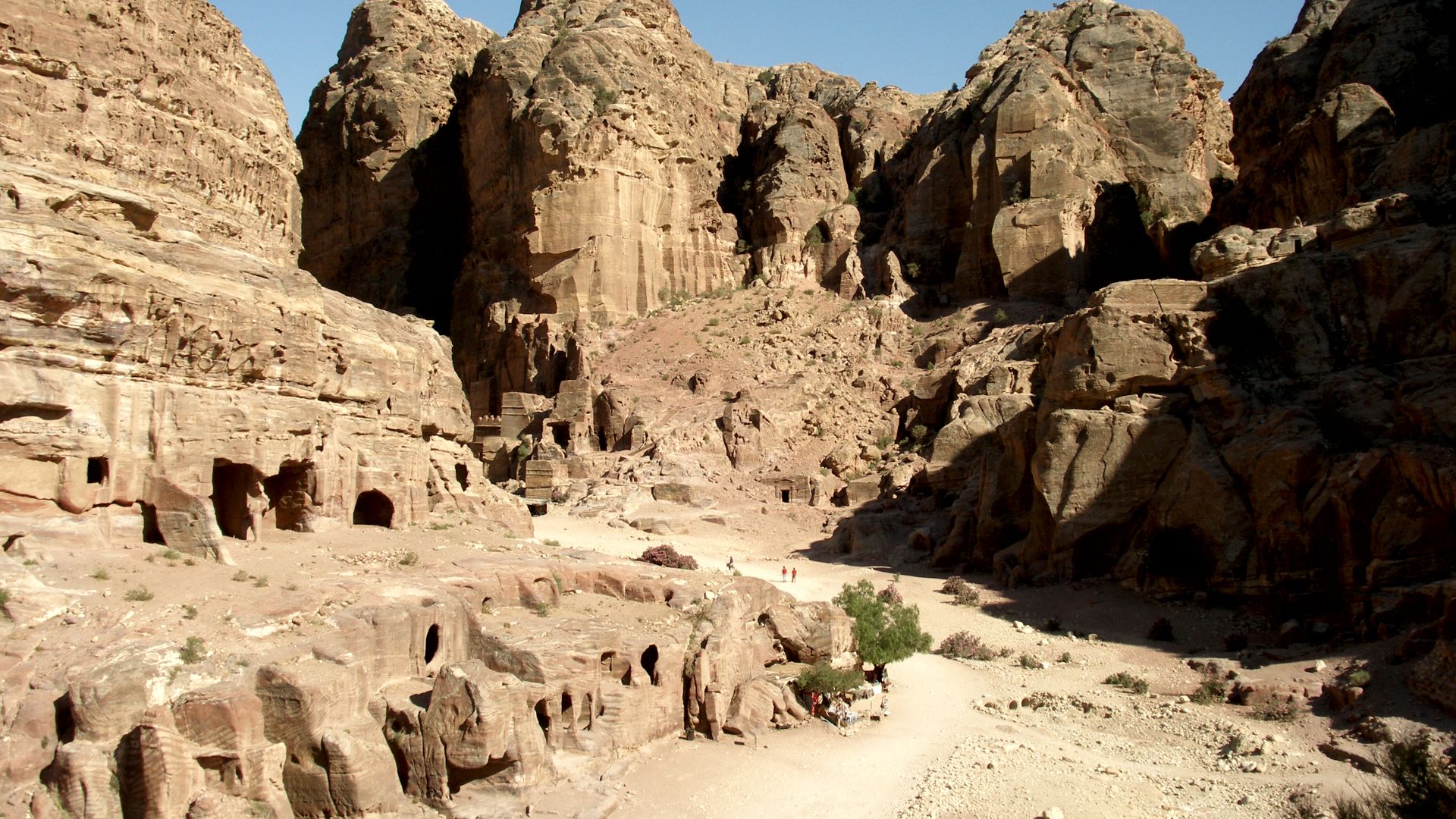 File:Petra ancient rock-cut city in desert, Petra, Jordan.jpg