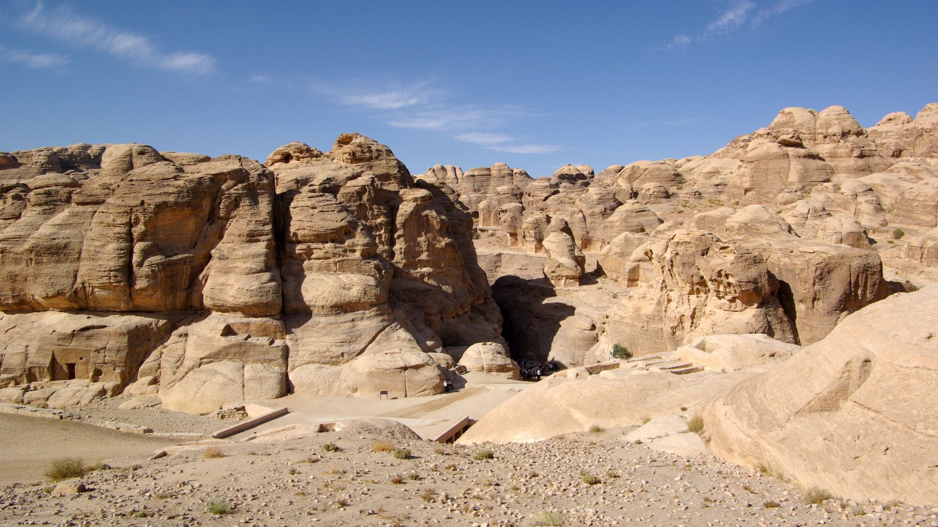 File:Petra Jordan BW 8.JPG