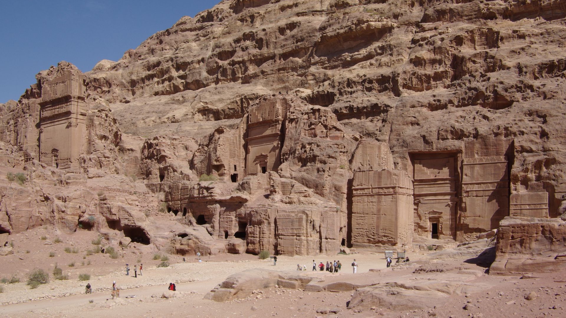 File:Petra Jordan BW 30.JPG