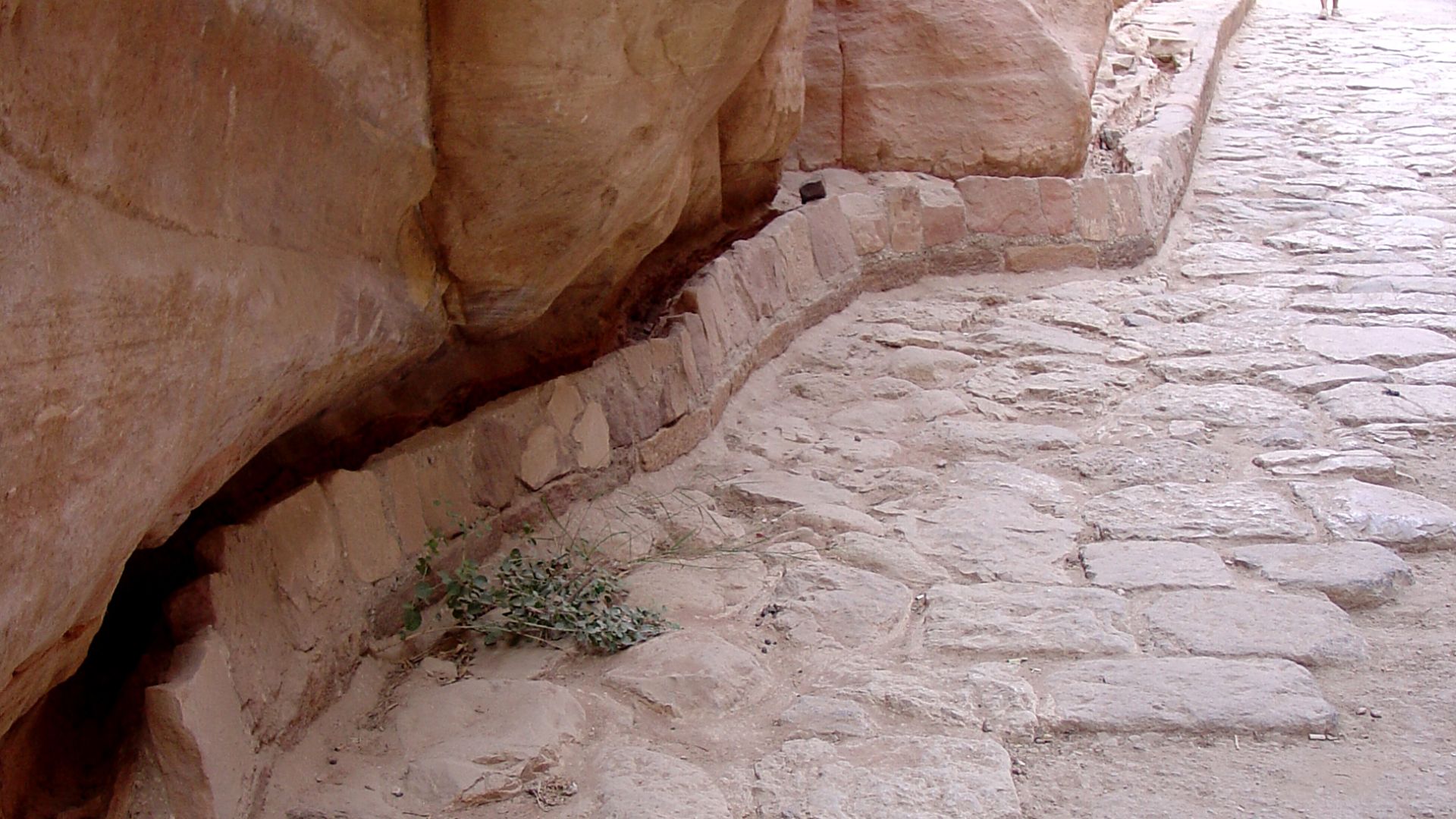 File:Roman Water Channel the Siq Petra Jordan1339.jpg
