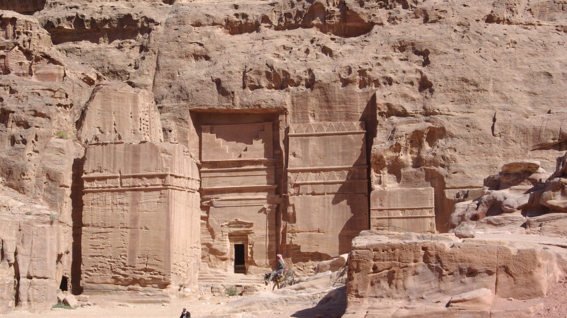 File:Petra Jordan BW 31.JPG