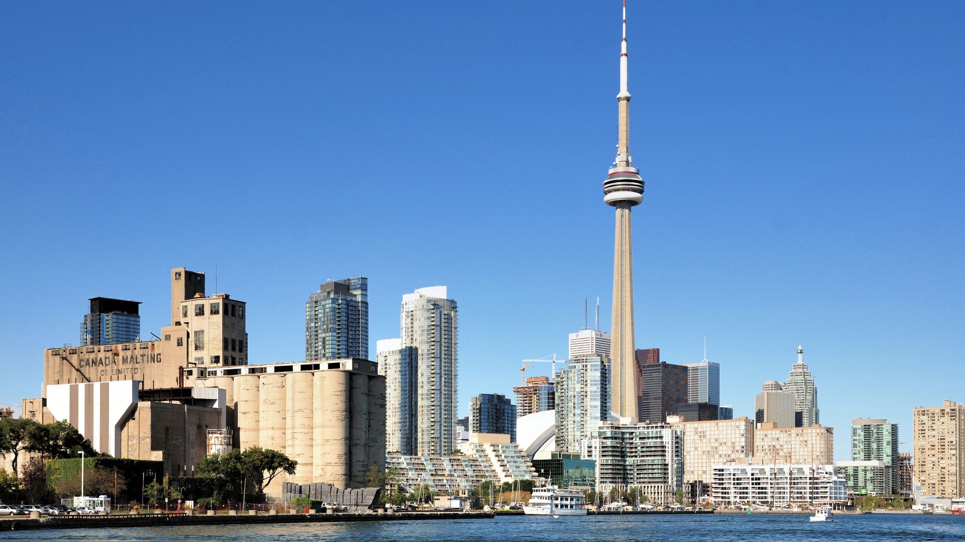 Toronto: Skyline with CN Tower