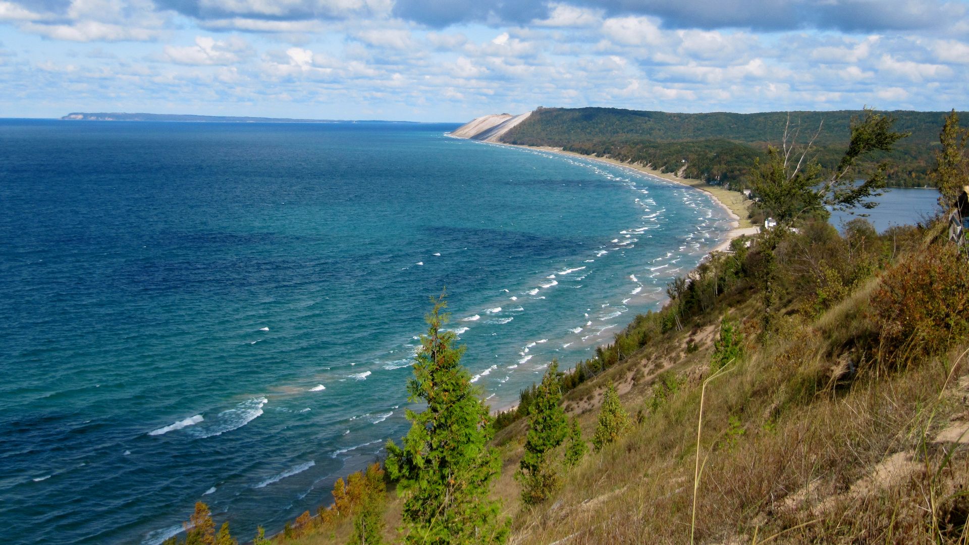 Empire Bluffs Trail view of Sleeping Bear Dunes National Lakeshore and Lake Michigan — Michigan.