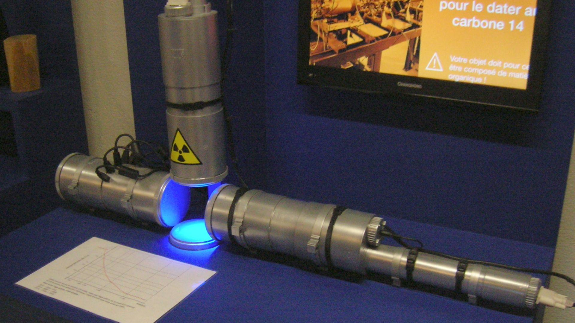 Expérience de datation Carbon-14. Musée archéologique du lac de Paladru. Charavines, Isère, AuRA, France.