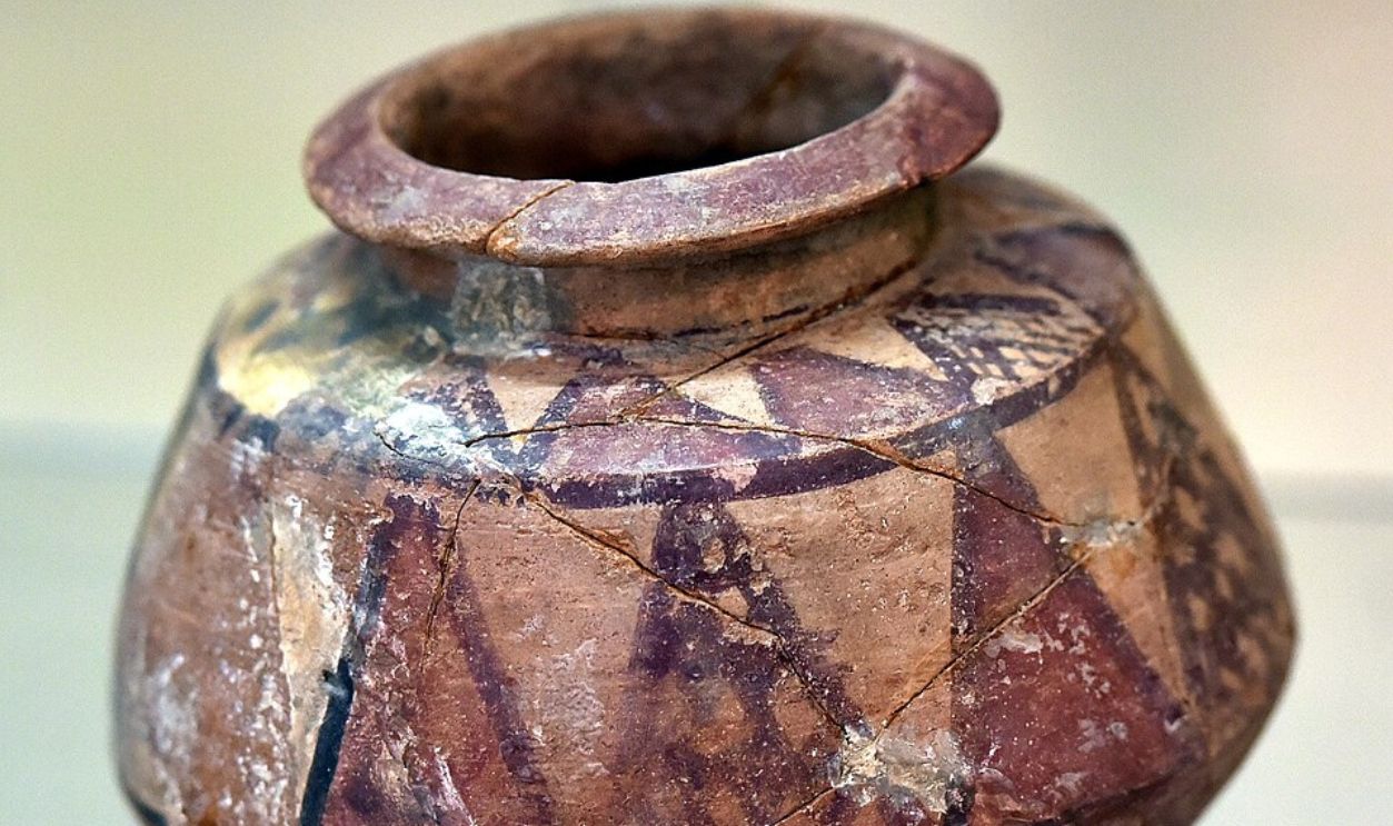 Painted pottery jar, polychrome, geometric designs, of the Jemdet Nasr style. Jemdet Nar period, 3100-2900 BCE. From Ur, Iraq. Iraq Museum, Baghdad