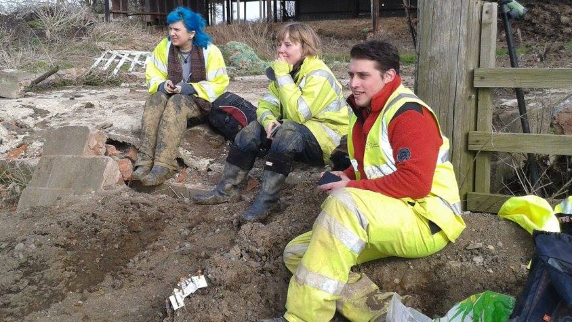Archaeologists enjoying a tea break at the DIRFT III Development Area, Watling Street, Northamptonshire, August 2015 to April 2016