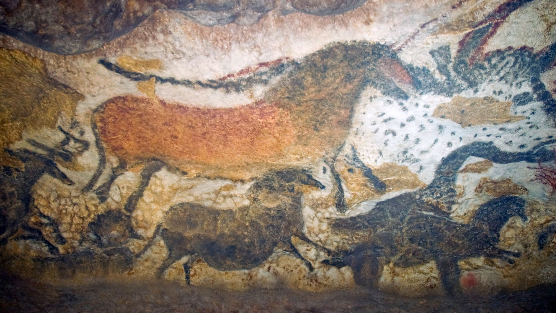 Reproductions of some Lascaux artworks in Lascaux II.