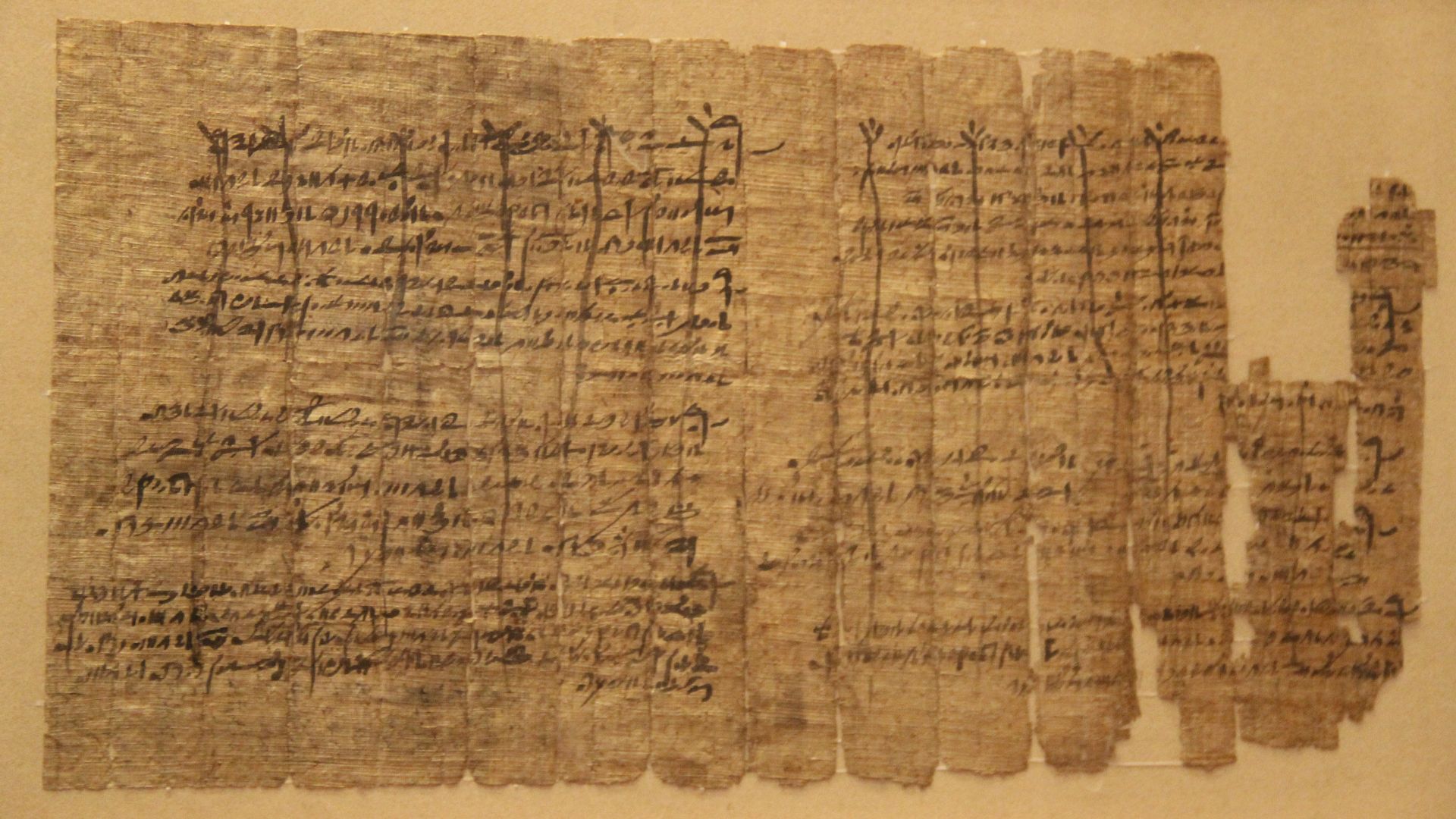 Ancient Egypt Gallery, Louvre Museum, Paris, France. Complete indexed photo collection at WorldHistoryPics.com.

louvre.fr E 3228 B