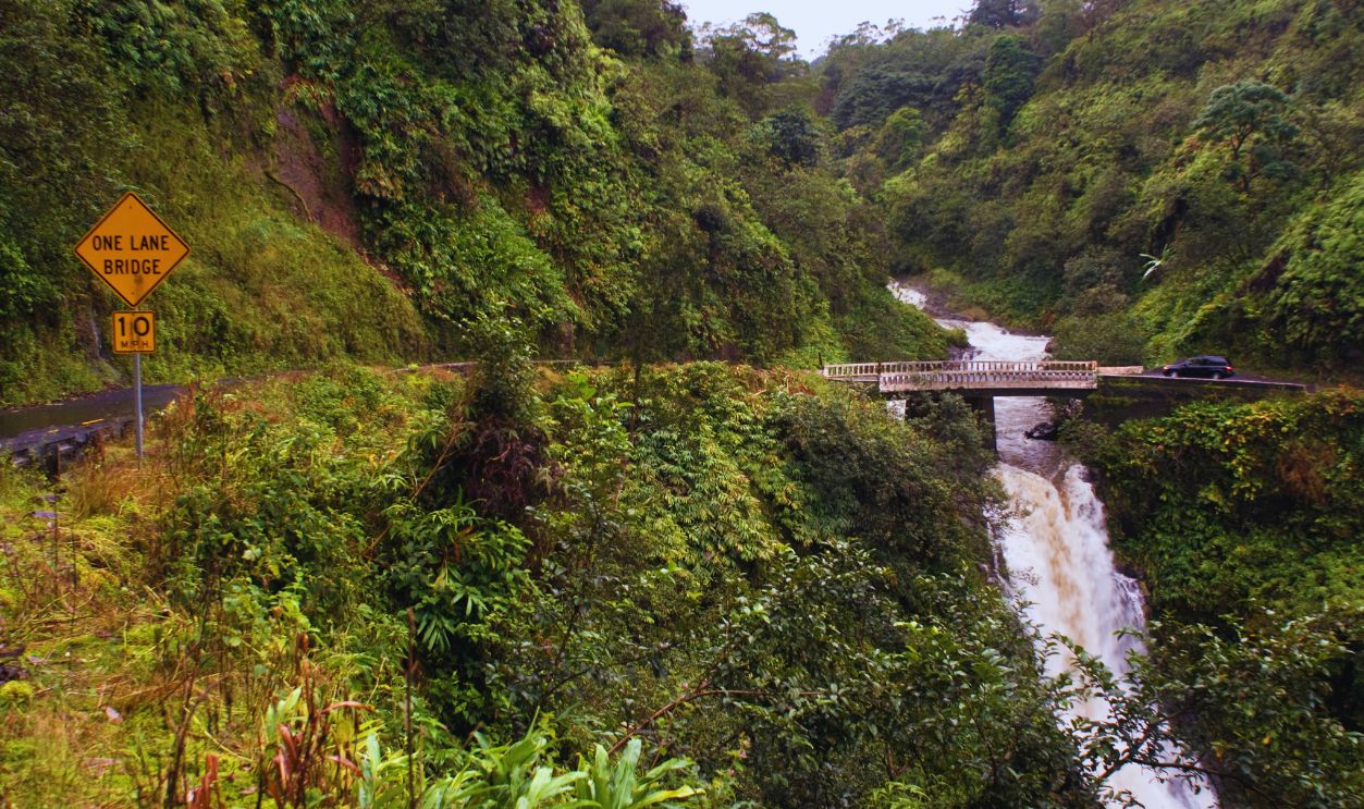 Gettyimages - 639285232, HAWAII Waterfalls in the path of road to Hana. Maui. Hawaii. Oheo Pools Gulch Hana Highway Mount Haleakala Maui Hawaii Pacific Ocean. 