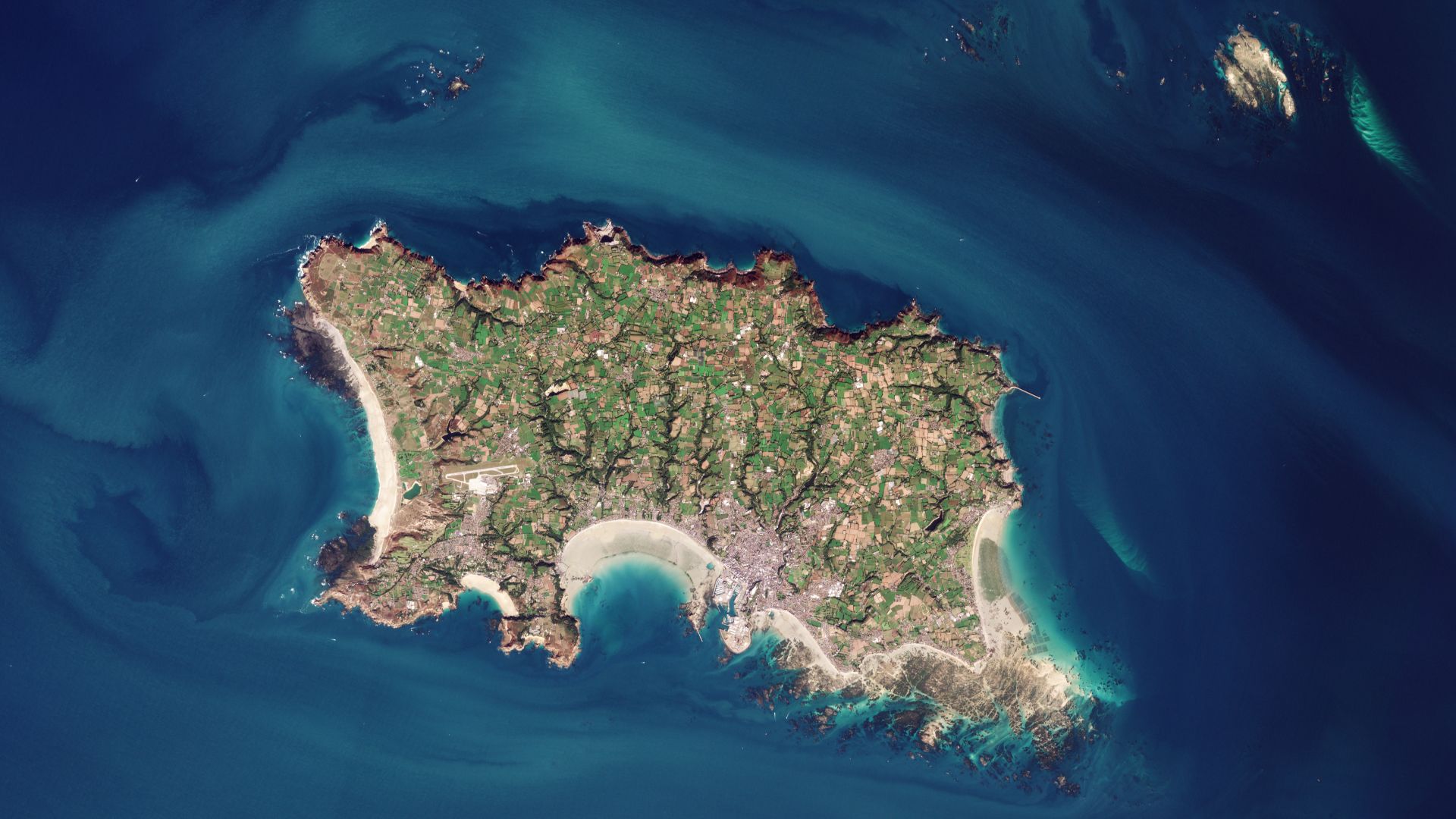 Date: 2018-06-30
Sensor: MSI on Sentinel-2B
Resolution: 10m

RGB Composites: True color, Band 4-3-2