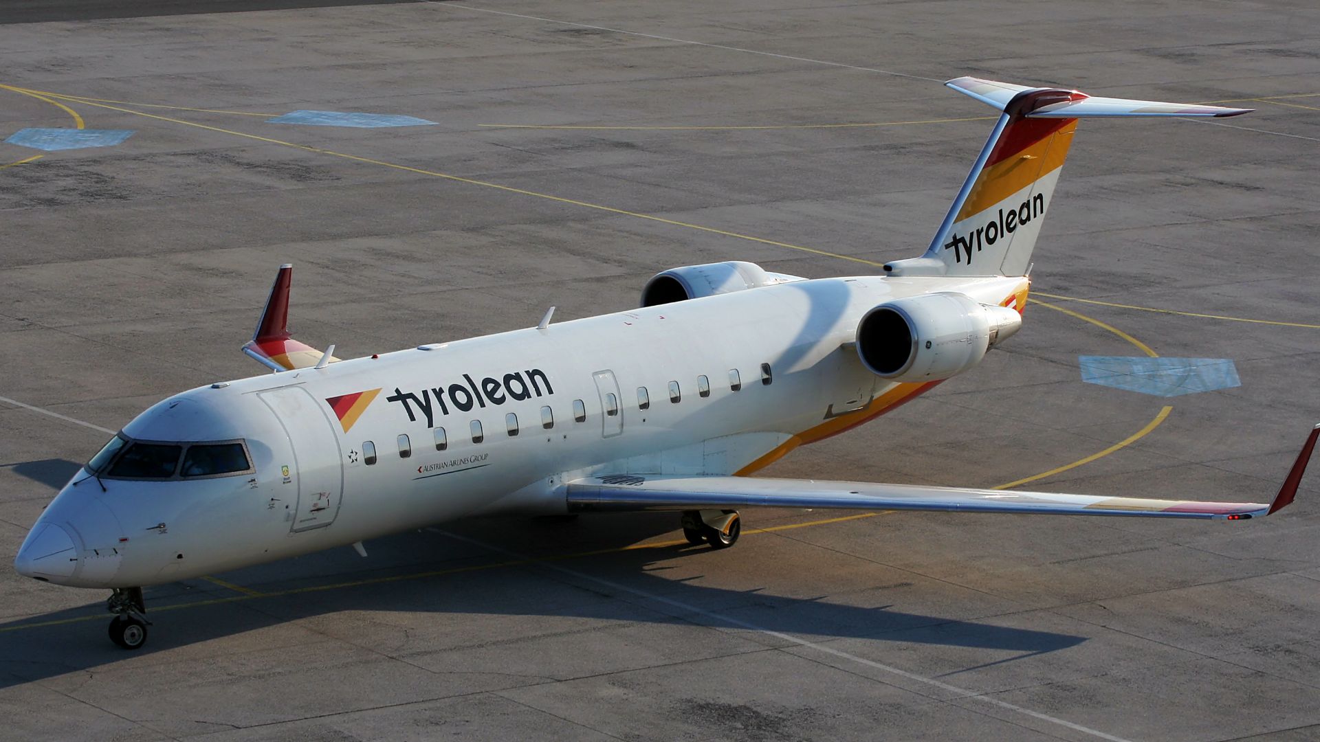 File:Canadair Regional Jet CRJ-200LR 2006 04 07.jpg