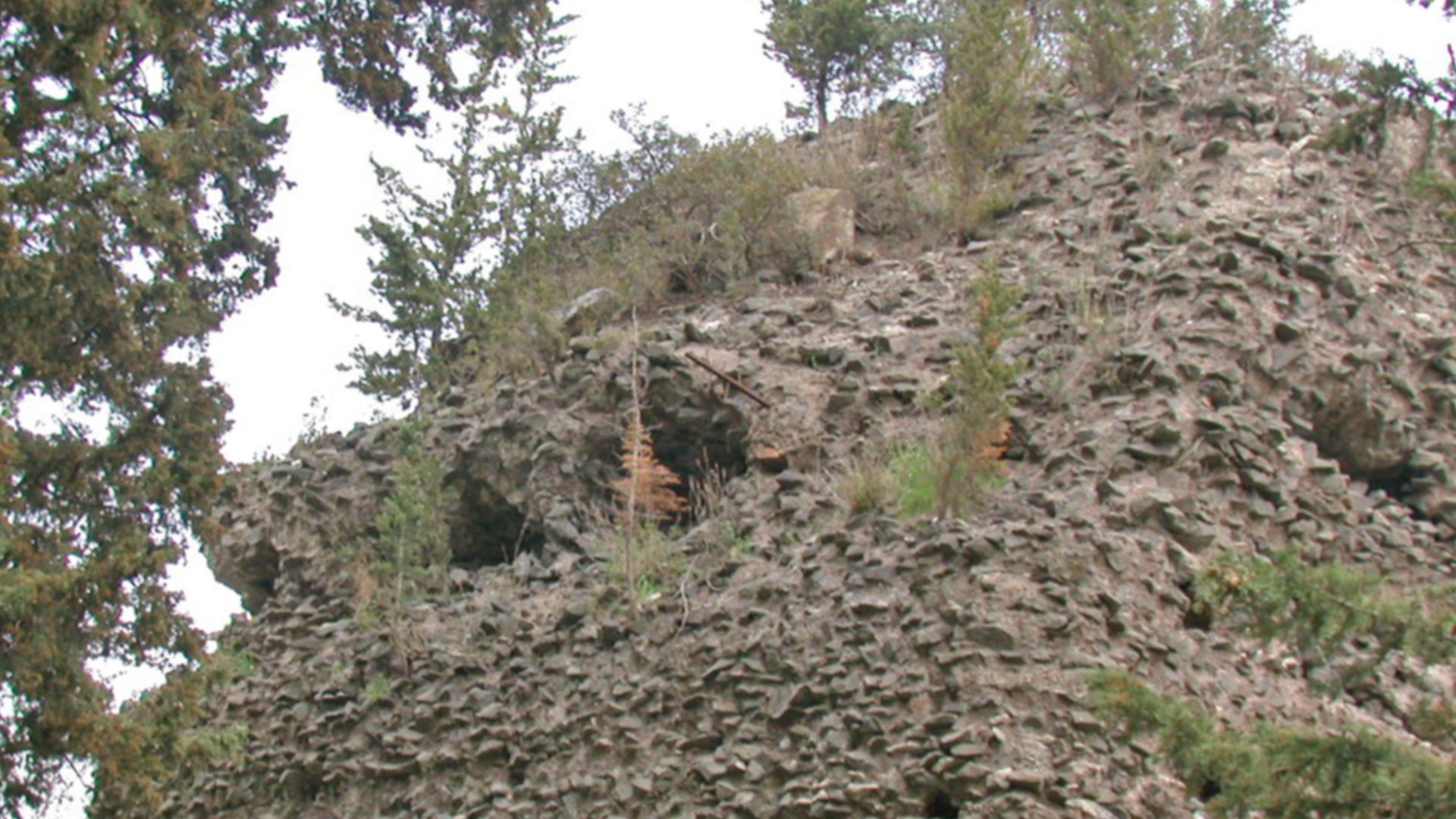 Italy, Rome, Via Appia Antica, tomb. The remains show the internal core of the building, made in roman concrete (cementizio: opus caementicium)  

Personal photo (march 2002) by MM in it.wiki