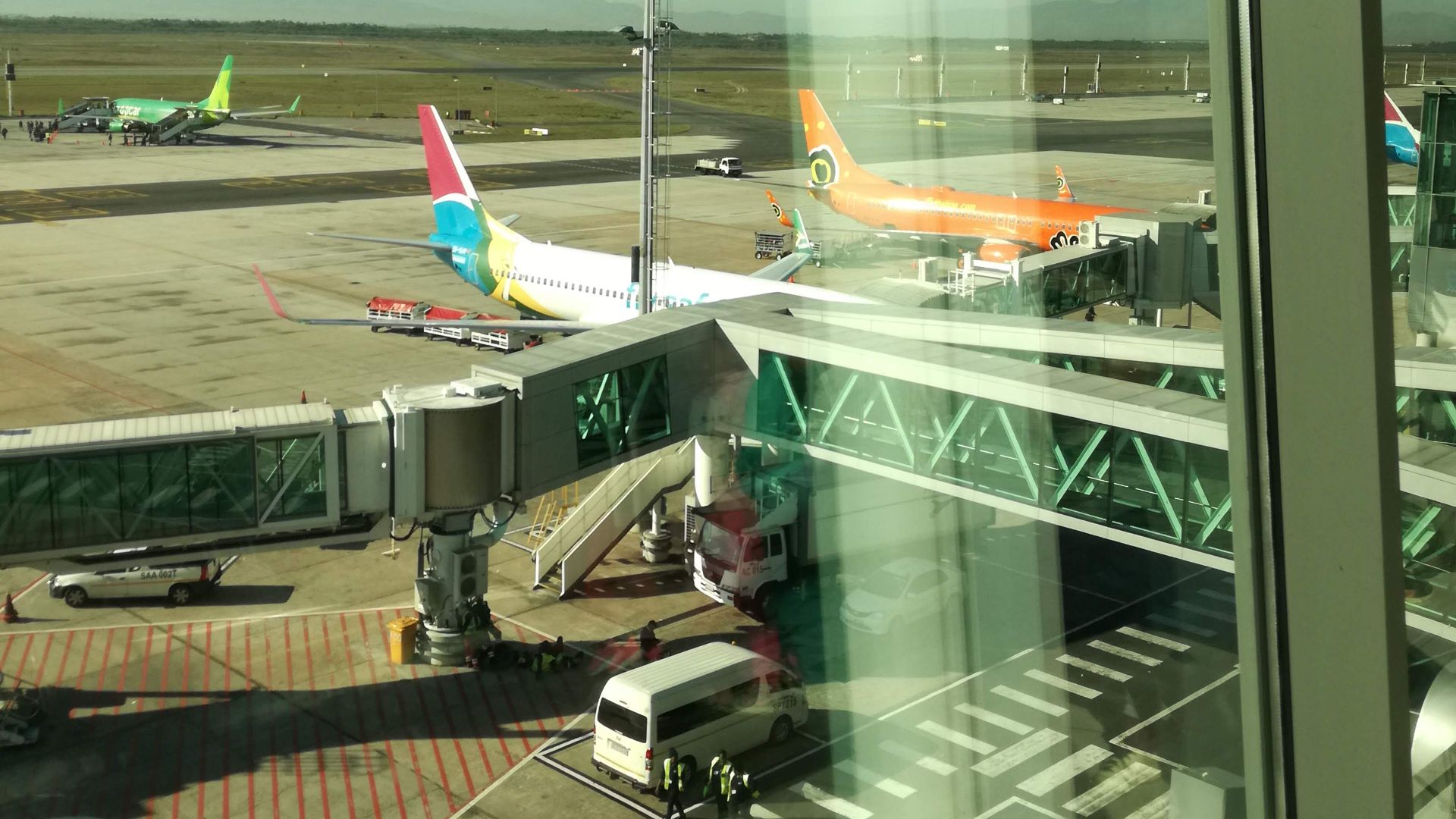 Domestic apron of Cape Town International Airport, featuring Boeing 737s of various airlines