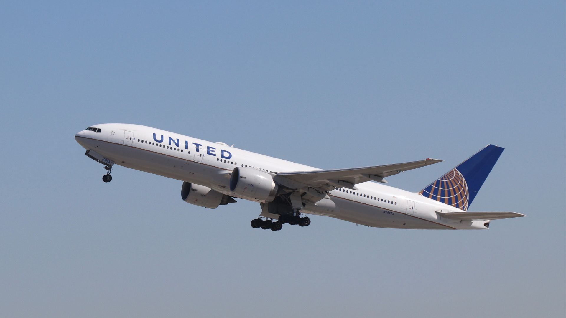 A United Airlines Boeing 777-200 departing Los Angeles International Airport for Honolulu on April 19, 2021.  Tail number is N78003.