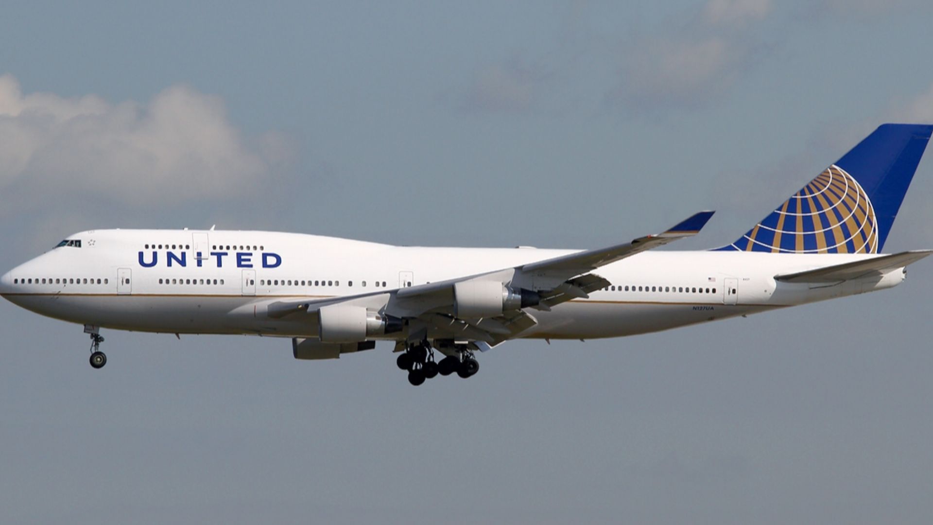 United Airlines Boeing 747-422