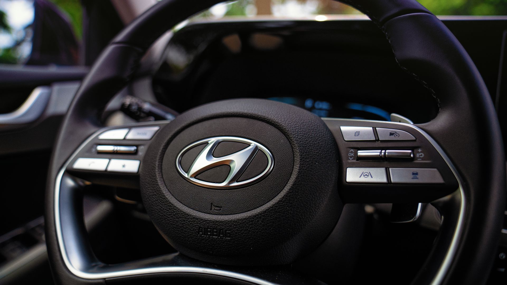 A Hyundai car steering wheel.