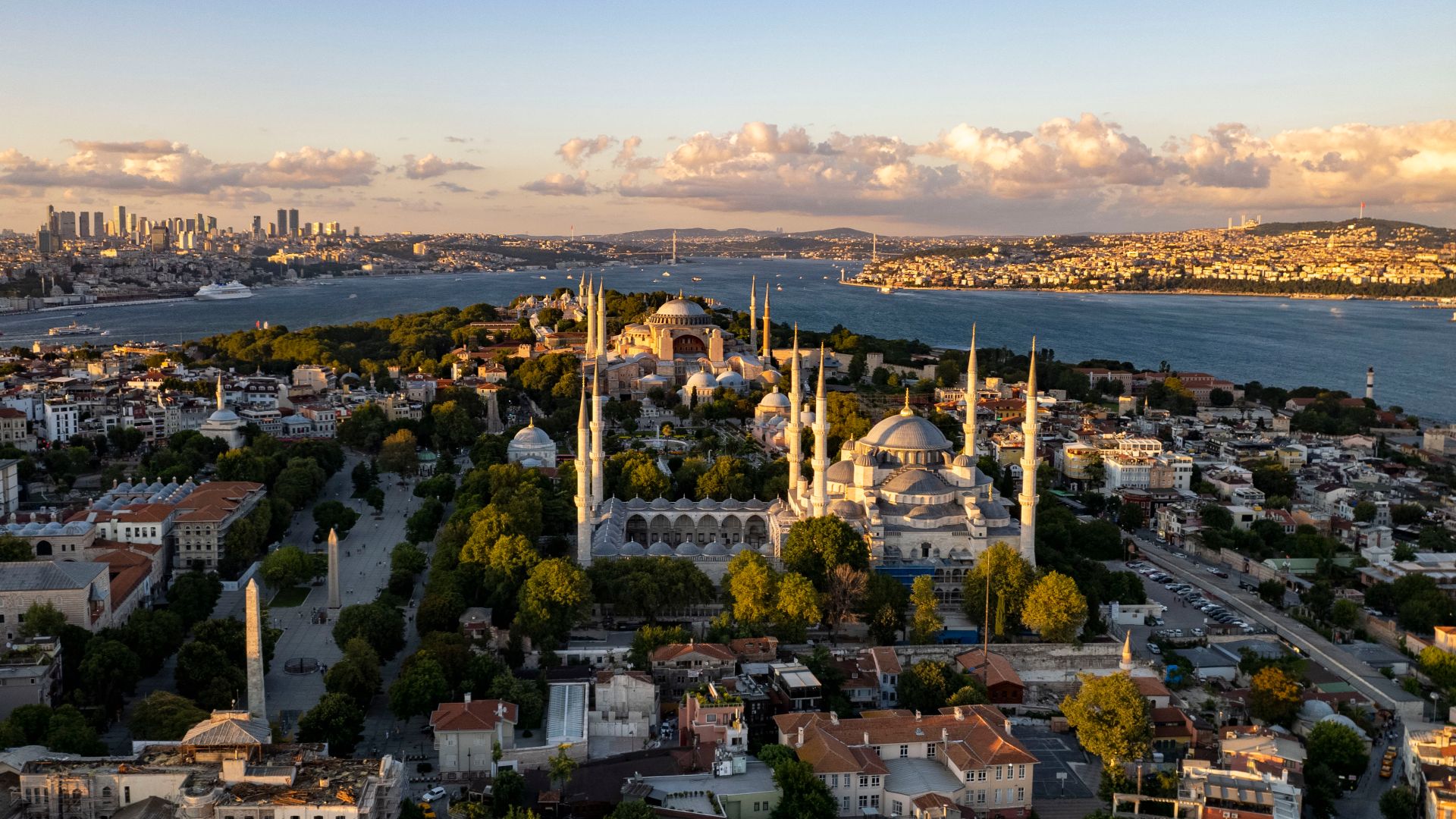Aerial photograph showing historic neighborhood of Fatih in Istanbul, with Blue Mosque and Hagia Sophia