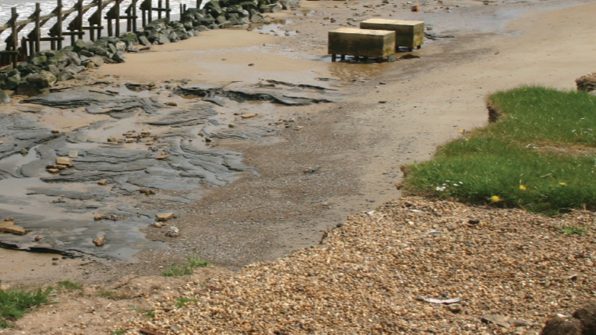 Figure 3. Photographs of Area A at Happisburgh. a. View of Area A and borehole HC from cliff top looking south. b. View of Area A from cliff top looking south. Photos: Martin Bates. doi:10.1371/journal.pone.0088329.g003