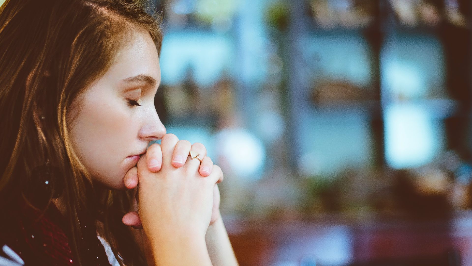 woman praying