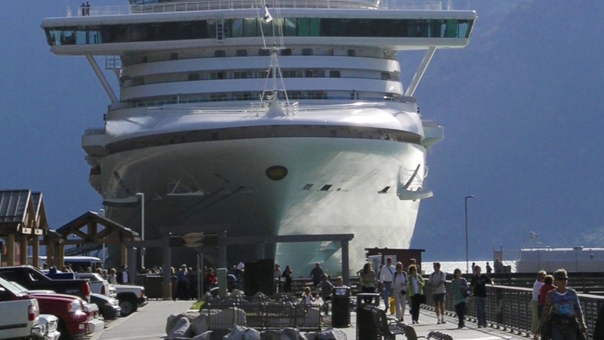 Zuiderdam ship carries 1916 passengers
