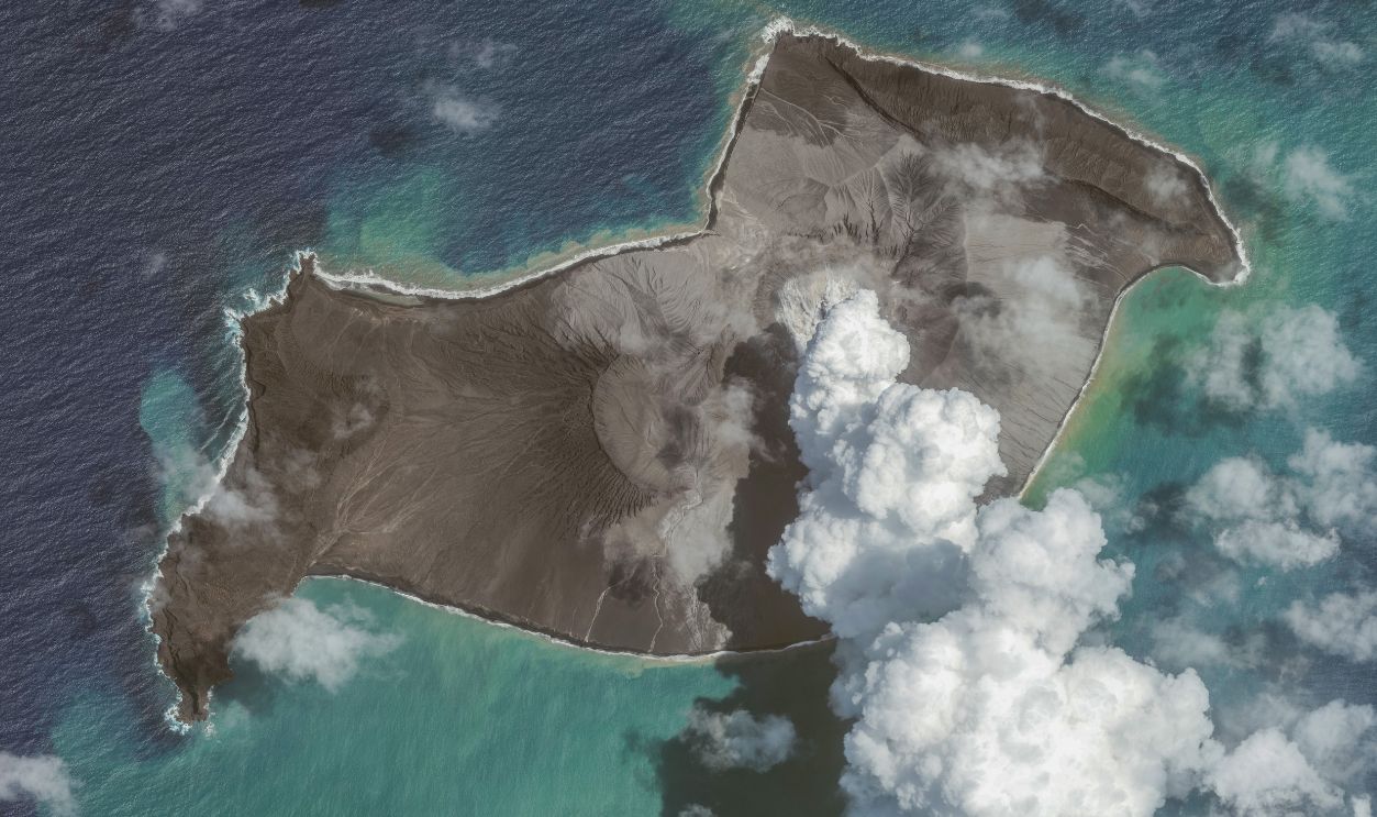 n this image 3. of a series created on January 19, 2022, Maxar overview satellite imagery shows the Hunga Tonga-Hunga Ha'apai volcano on January 6, 2022, before the eruption on January 14th , 2022 in Hunga Tonga-Hunga Ha'apai Islands, Tonga. 